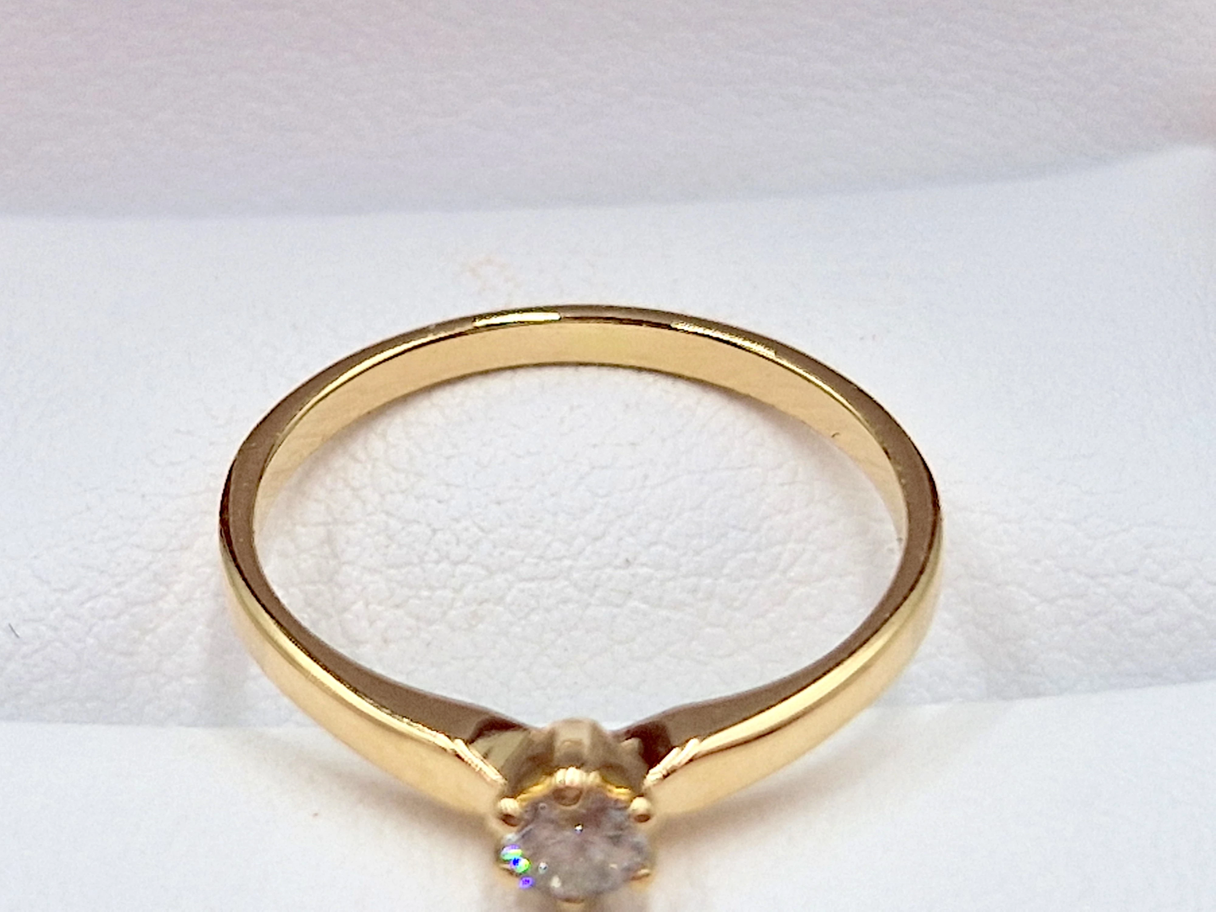 wyrob-jubilerski-uzywany-zloty-pierscionek-z-diamentem-kamien-17088-8388608