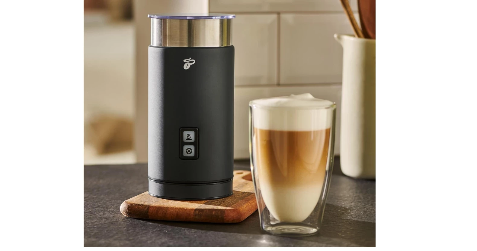 tchibo-elektryczny-spieniacz-do-mleka-658937-czarny-stan-11323-1