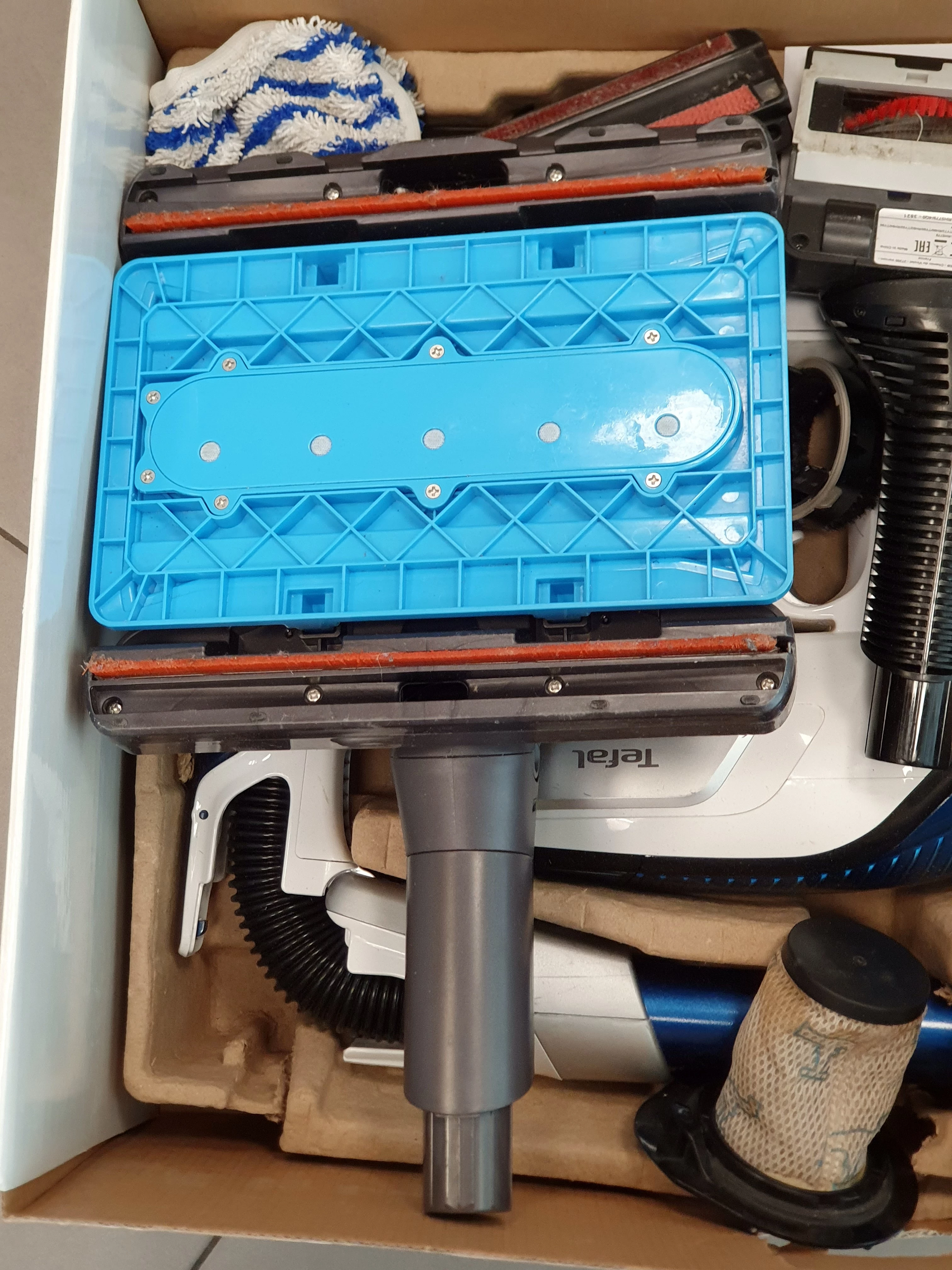 odkurzacz-tefal-air-force-360-aqua-komplet-kolor-dominujacy-129357-5