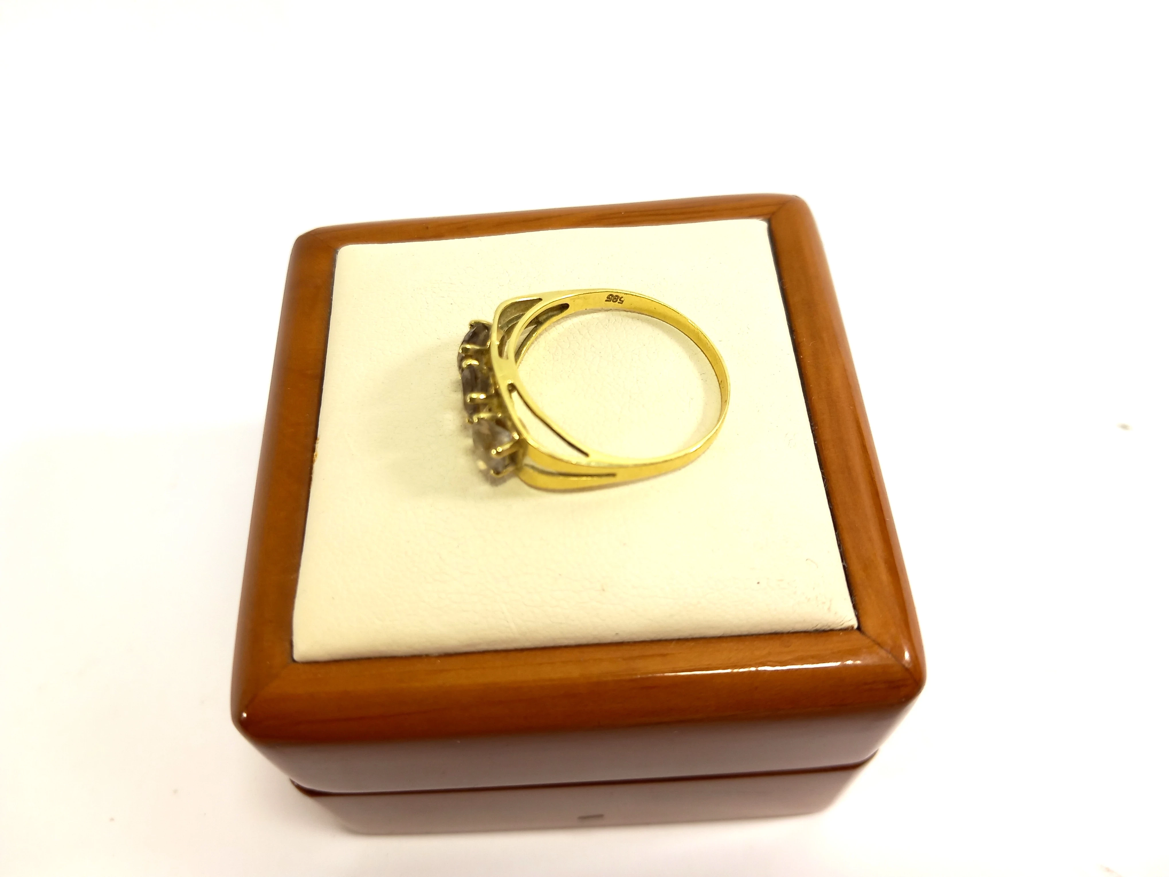 uroczy-zloty-pierscionek-z-trzema-oczkami-pr-585-r19-sliczny-material-dominujacy-223721-131072