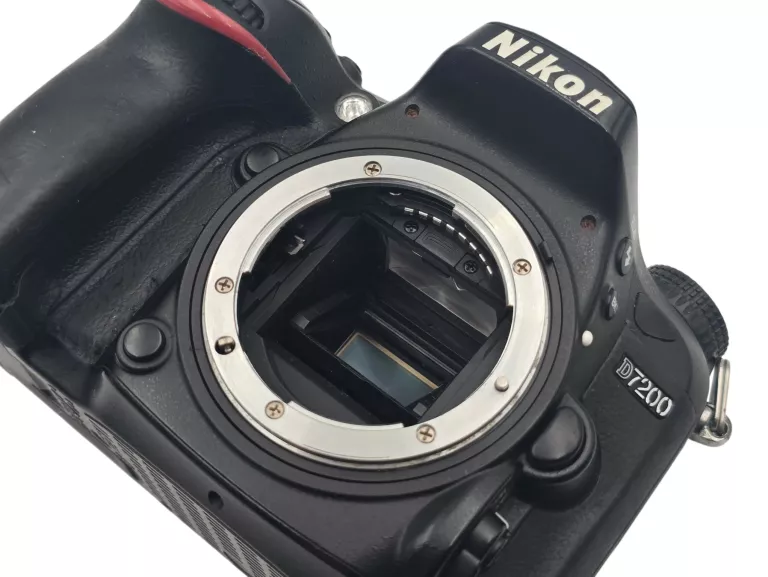 aparat-lustrzanka-nikon-d7200-obiektyw-17-55mm-128-g-ed-przebieg-170k-kod-producenta-vba450ae