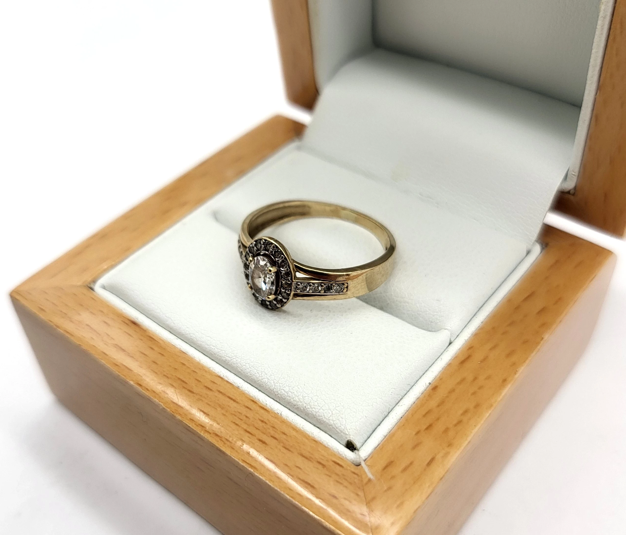 piekny-zloty-pierscionek-r17-material-15835-2