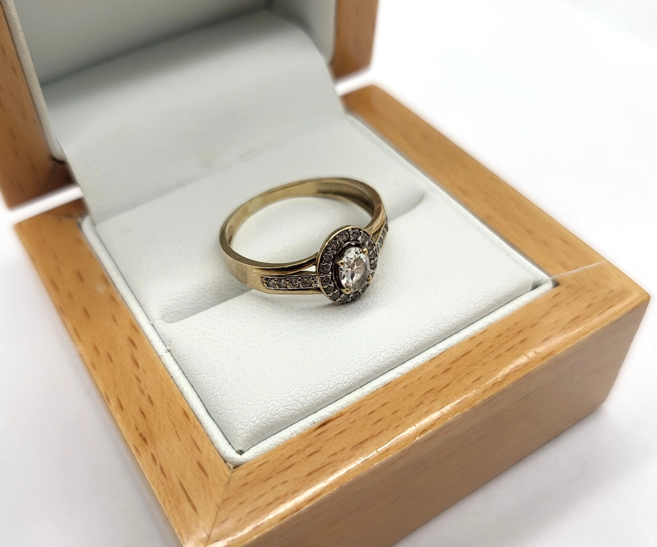 piekny-zloty-pierscionek-r17-kamien-17088-128