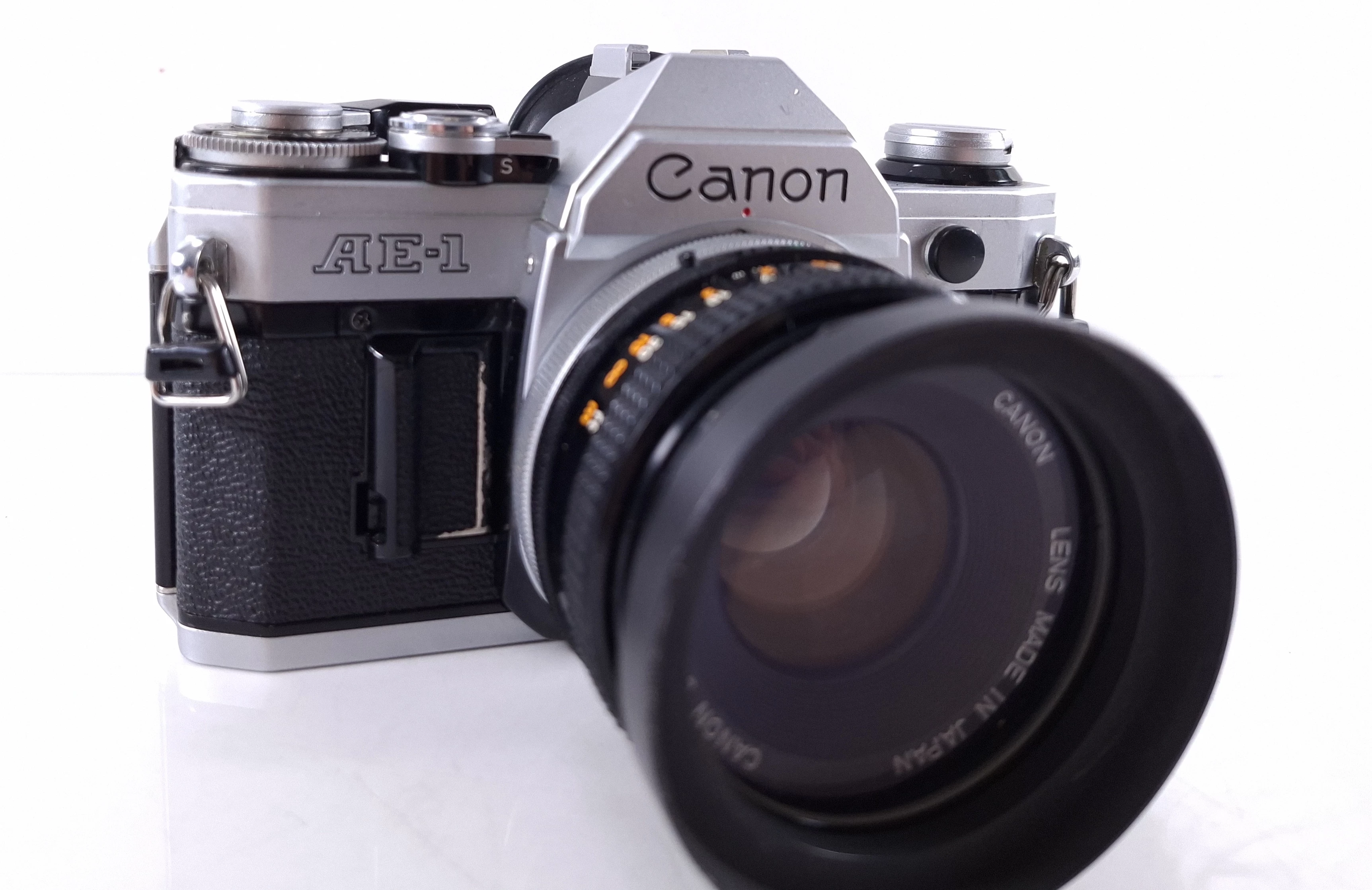 aparat-analogowy-canon-ae-1-obiektyw-ustawianie-ostrosci-207054-229202