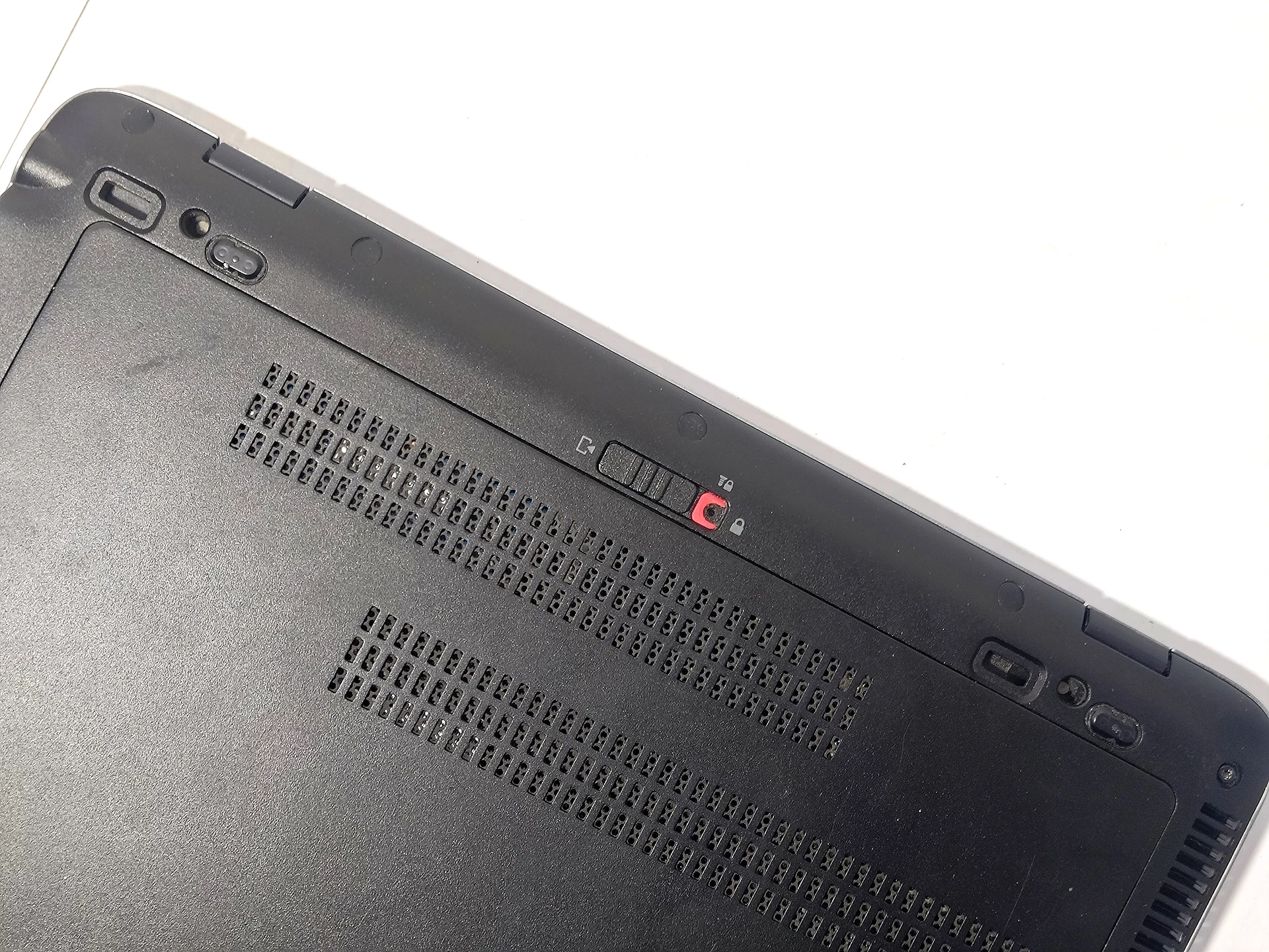 laptop-hp-elitebook-820-g1-i5-4210u-4gb-ram-256gb-ssd-pojemnosc-dysku-240