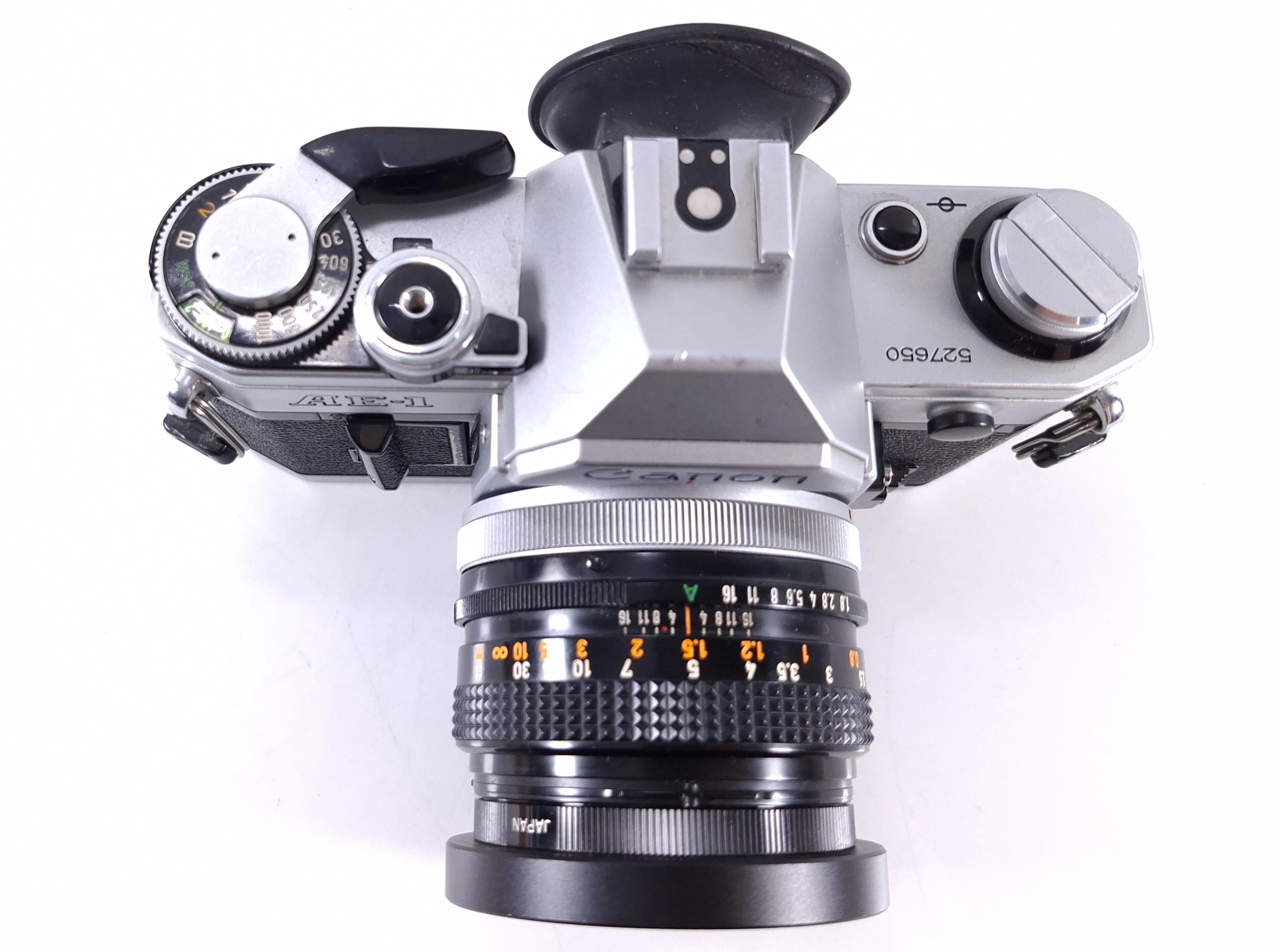 aparat-analogowy-canon-ae-1-obiektyw-zawiera-baterie-250685-2006717