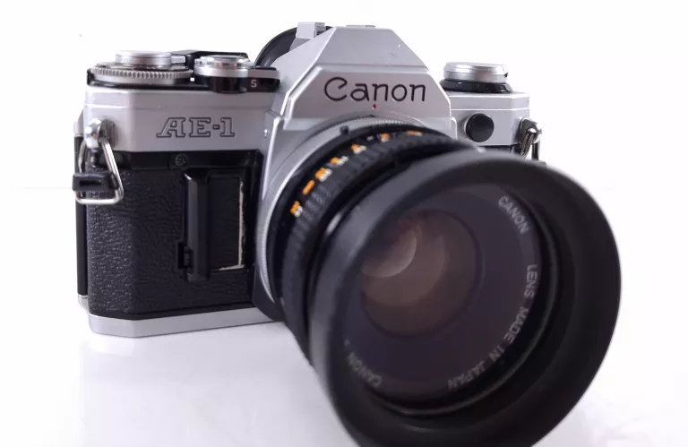 aparat-analogowy-canon-ae-1-obiektyw-ustawianie-ostrosci-207054-229202
