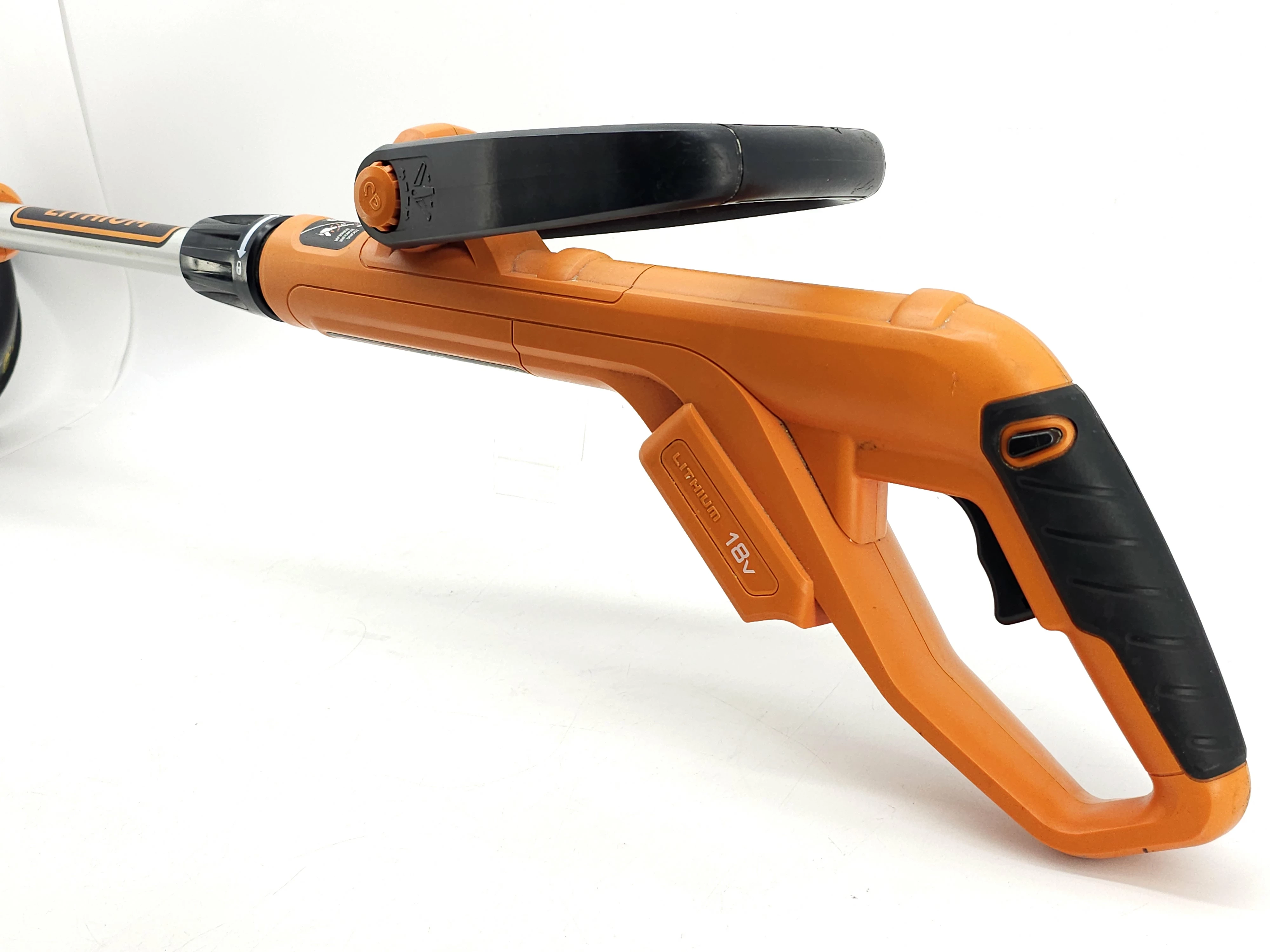 podkaszarka-blackdecker-glc1823l-body-waga-narzedzia-240