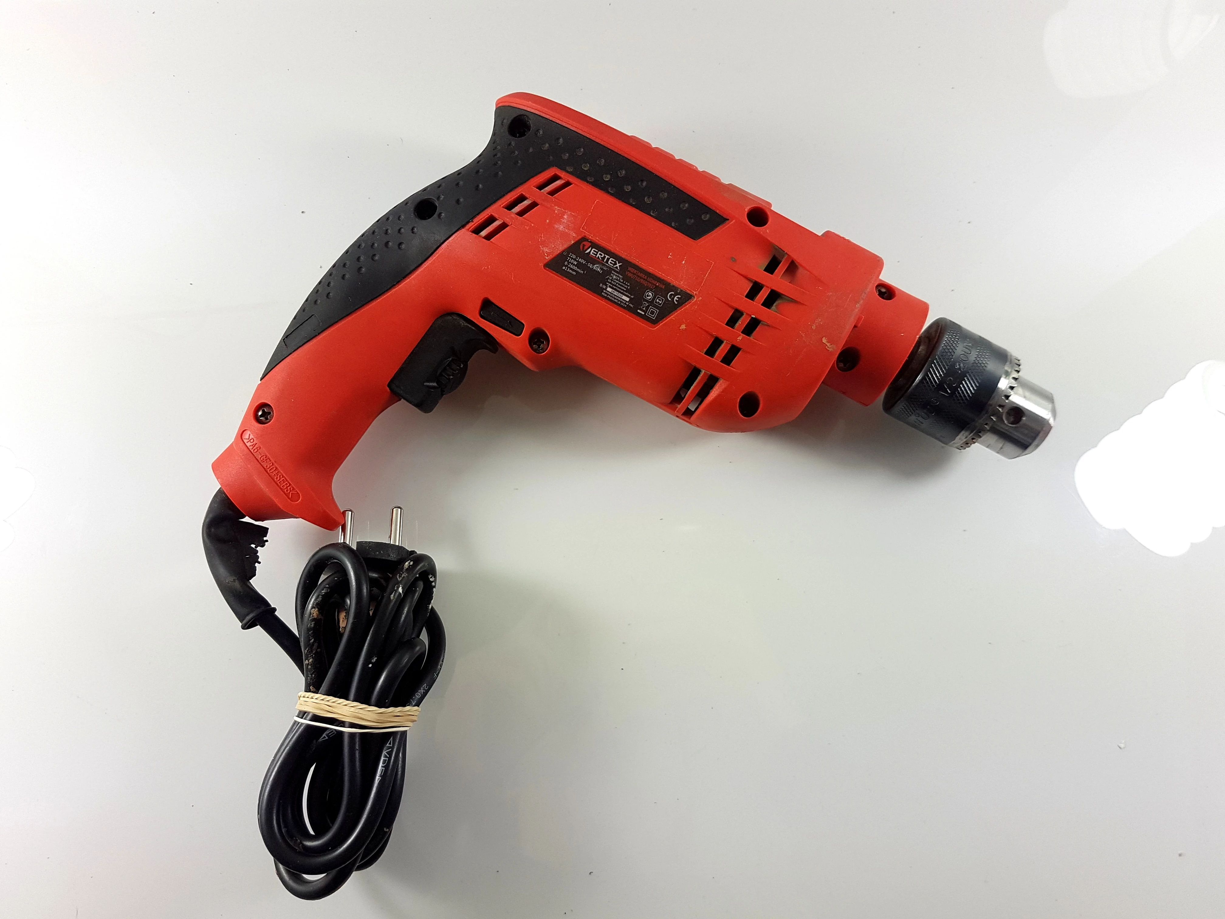 wiertarka-udarowa-vertex-vwu710bsq7017-710w-2600rpm-13mm-seria-vwu710