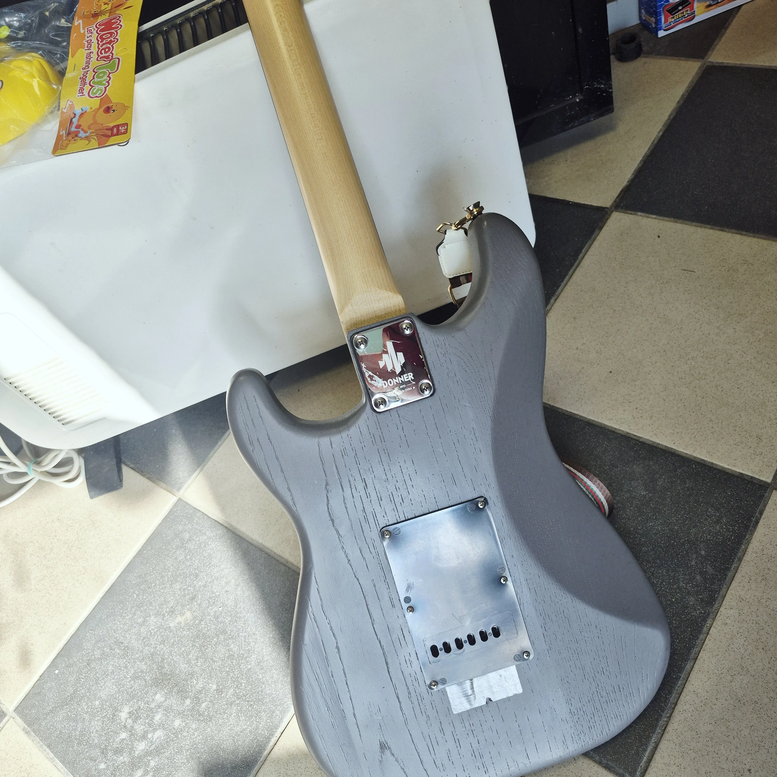 gitara-elektryczna-donner-at-warto-marka-248811-1731951