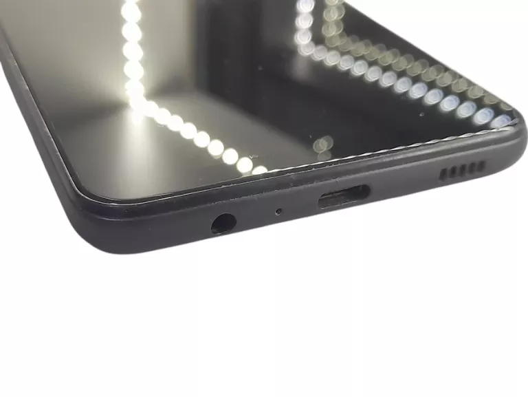 samsung-galaxy-a12-464gb-zadbany-stan-11323-2