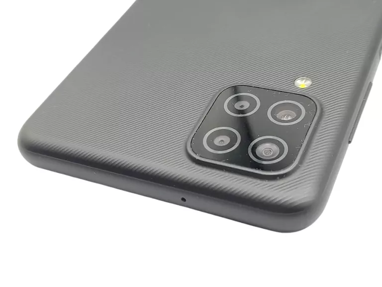 samsung-galaxy-a12-464gb-zadbany-przekatna-ekranu-650