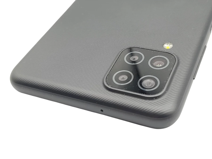 samsung-galaxy-a12-464gb-zadbany-przekatna-ekranu-650