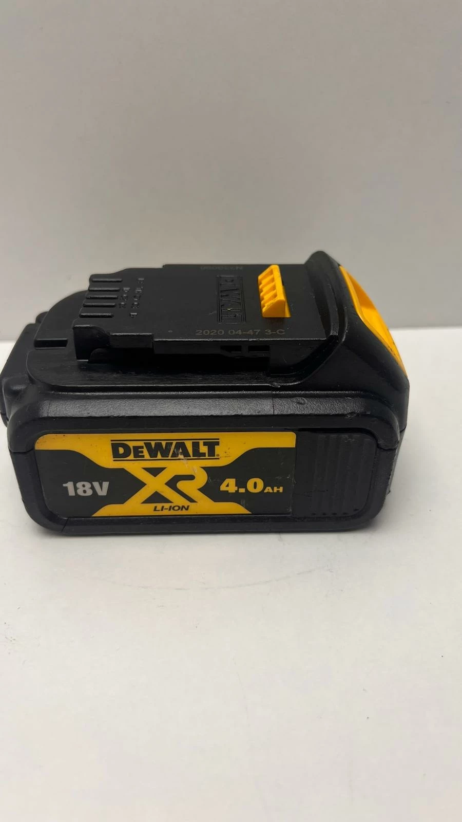 bateria-akumulator-dewalt-18v-40ah-ean-gtin-5035048392782