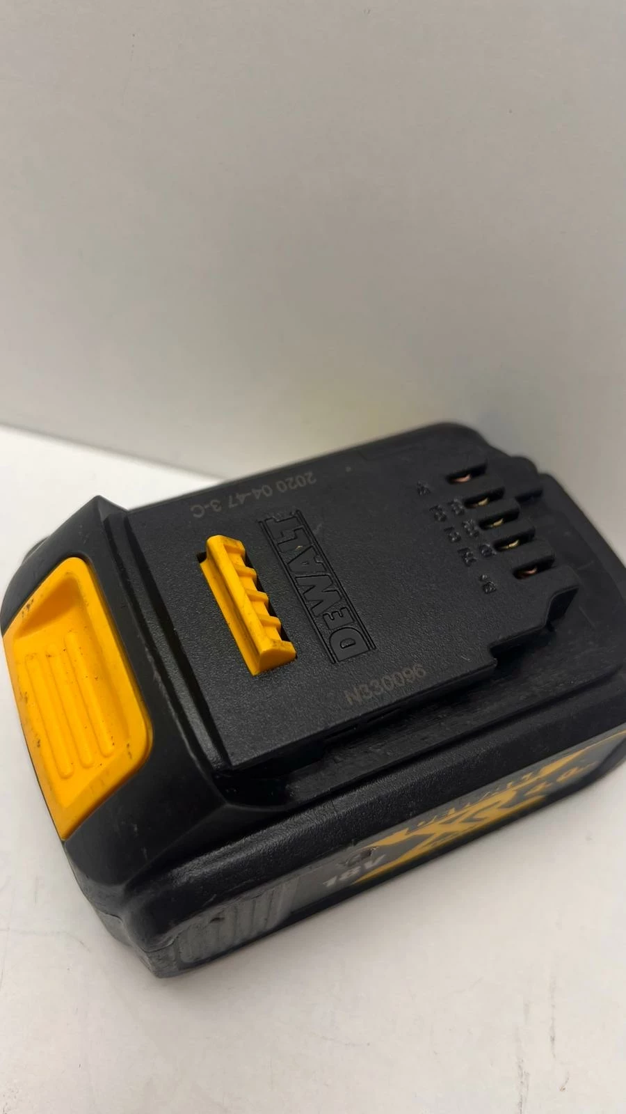 bateria-akumulator-dewalt-18v-40ah-napiecie-v-128551-6