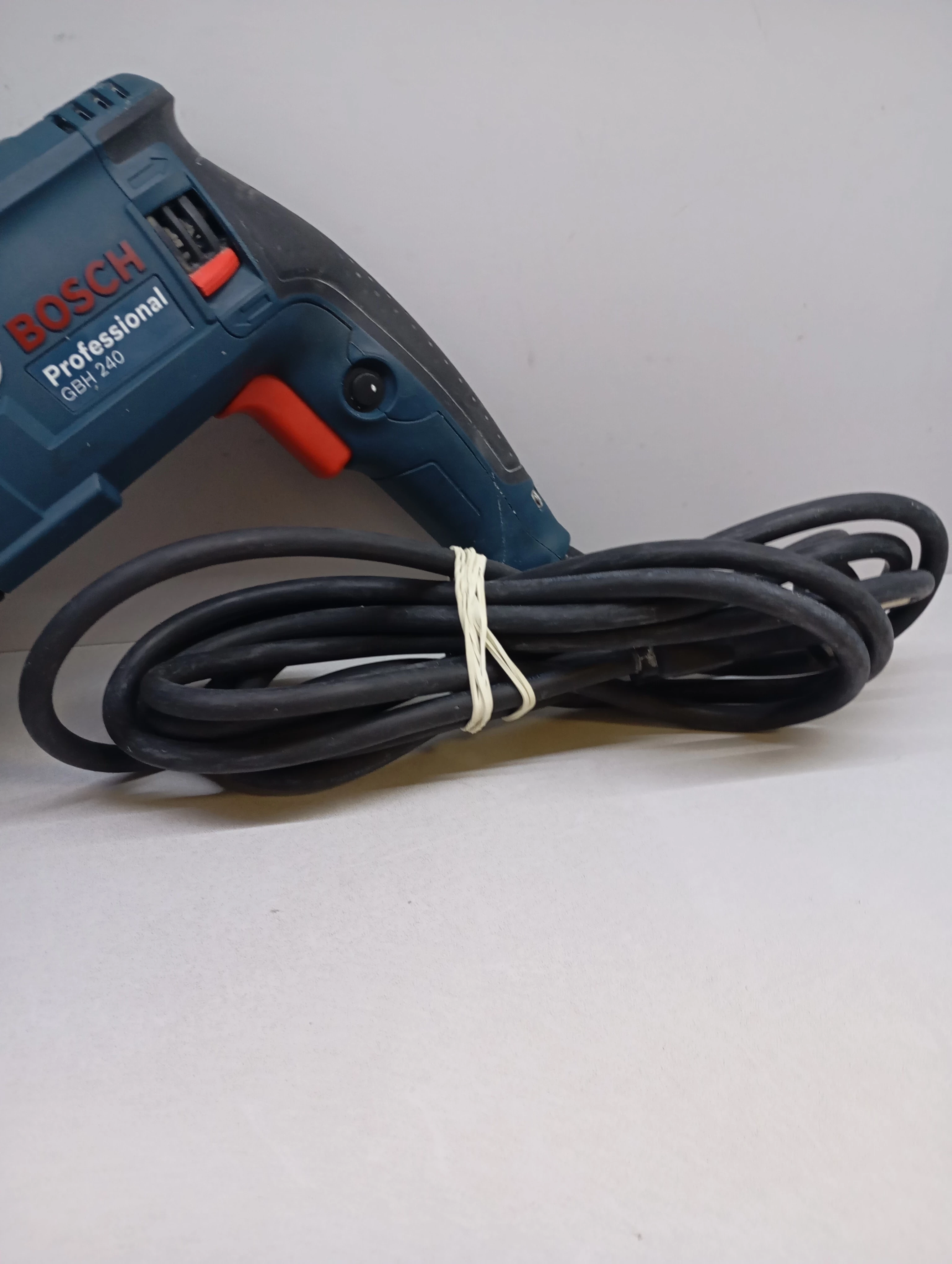 mlotowiertarka-bosch-gbh-240-walizka-energia-udaru-27