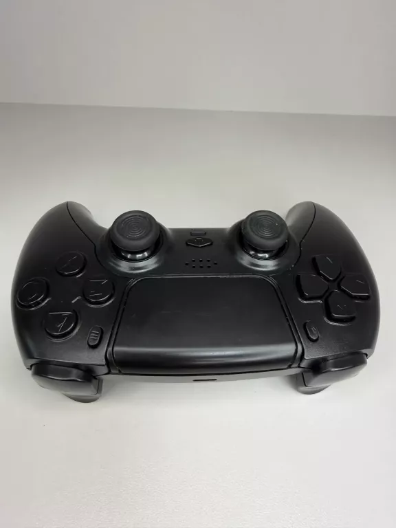 konsola-ps4-cuh-1004a-500gb-nieoryginalny-pad-rodzaje-odtwarzanych-nosnikow-205982-1