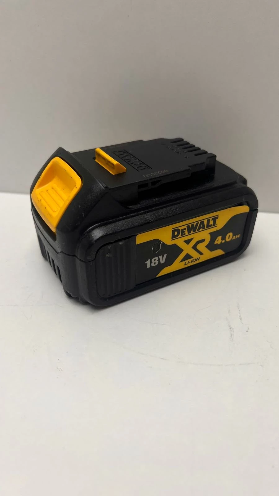 bateria-akumulator-dewalt-18v-40ah-stan-11323-2
