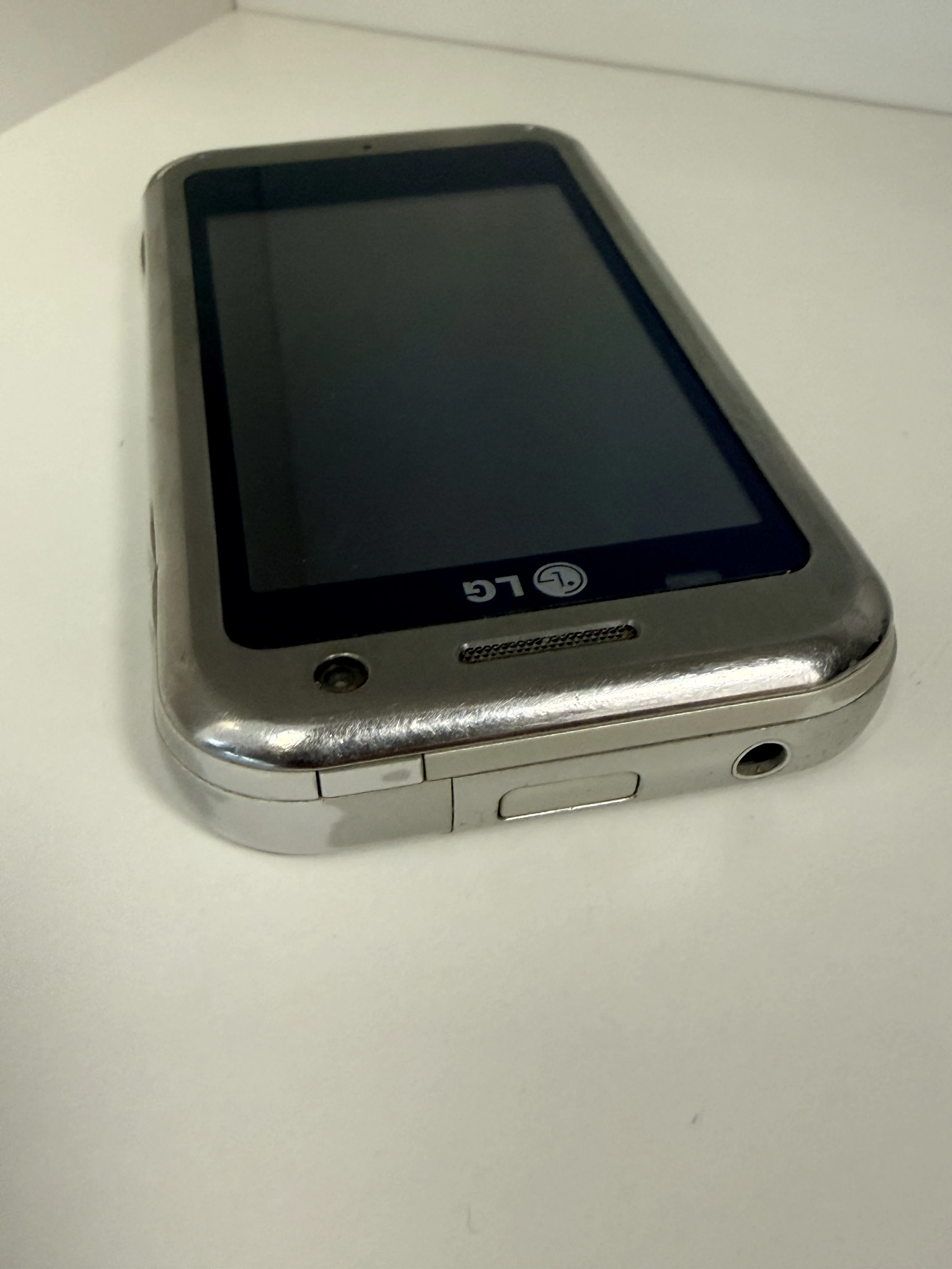 telefon-lg-km900-stan-11323-2