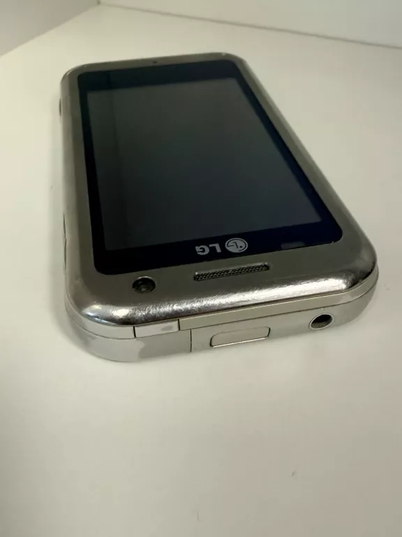 telefon-lg-km900-stan-11323-2