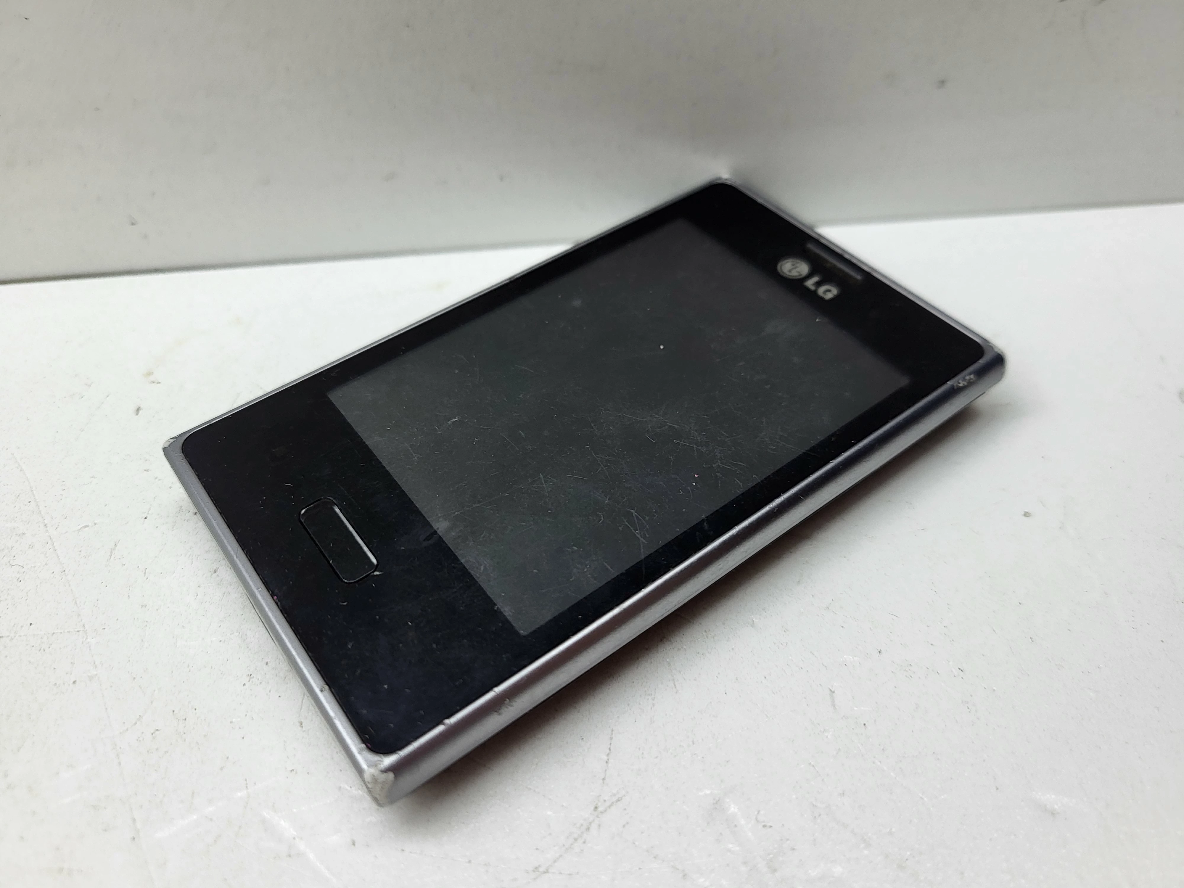 telefon-lg-l3-wbudowana-pamiec-202869-214217