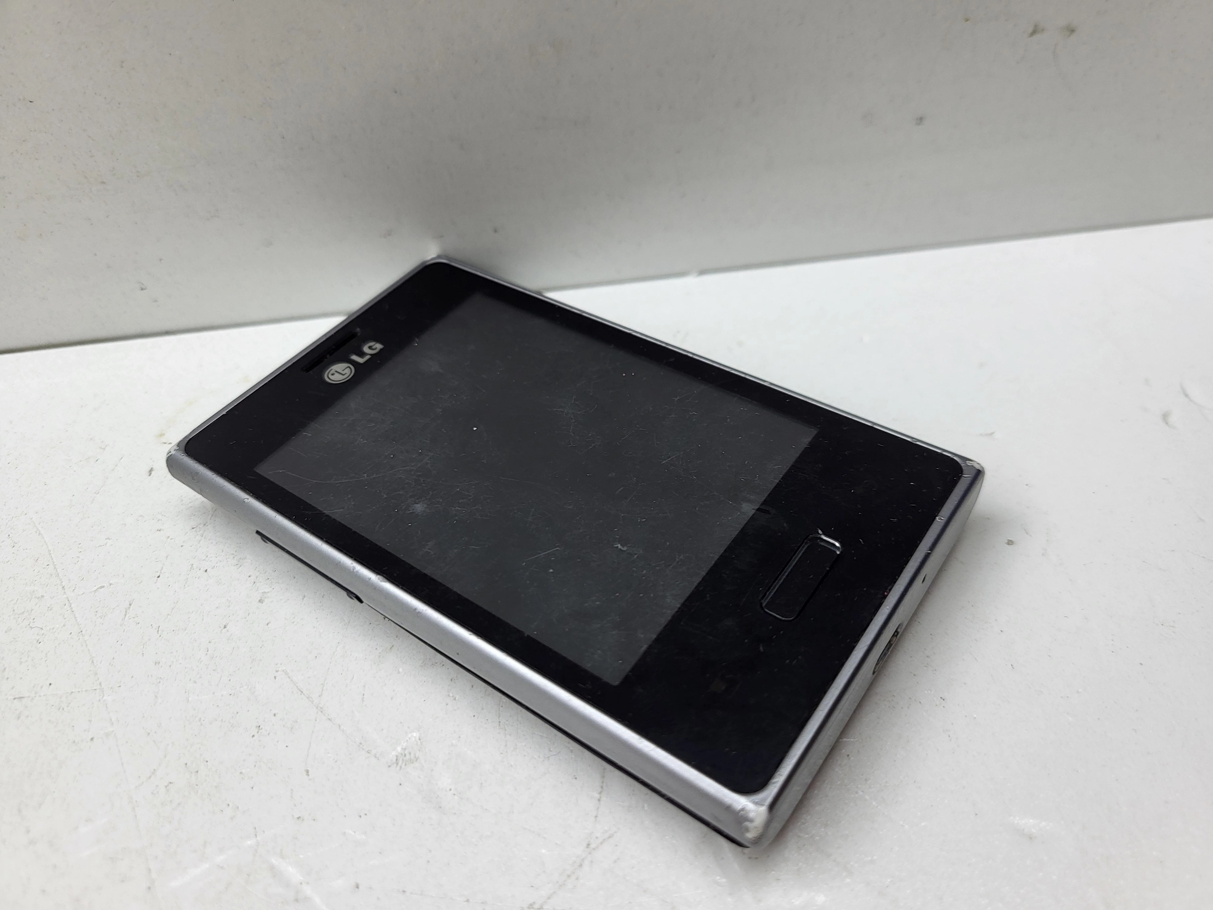 telefon-lg-l3-kod-producenta-e400