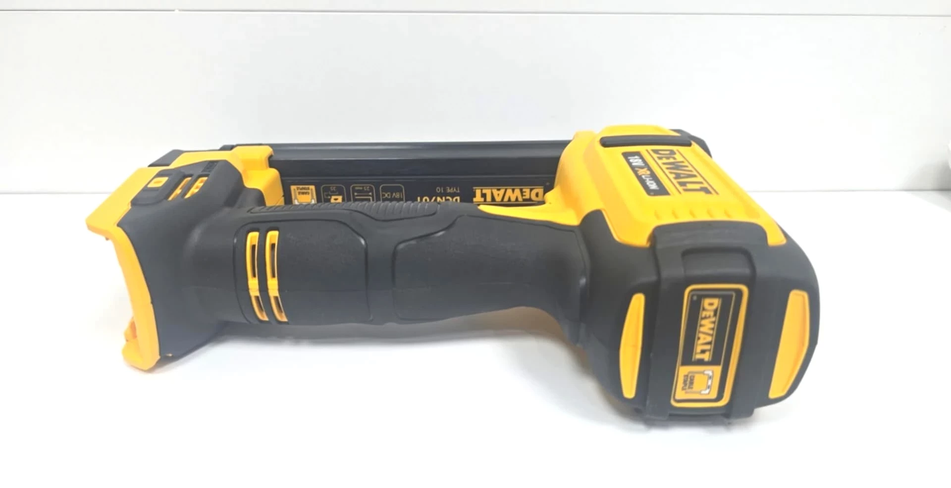 akumulatorowy-zszywacz-do-kabli-dla-elektrykow-dcn701n-dewalt-stan-11323-2