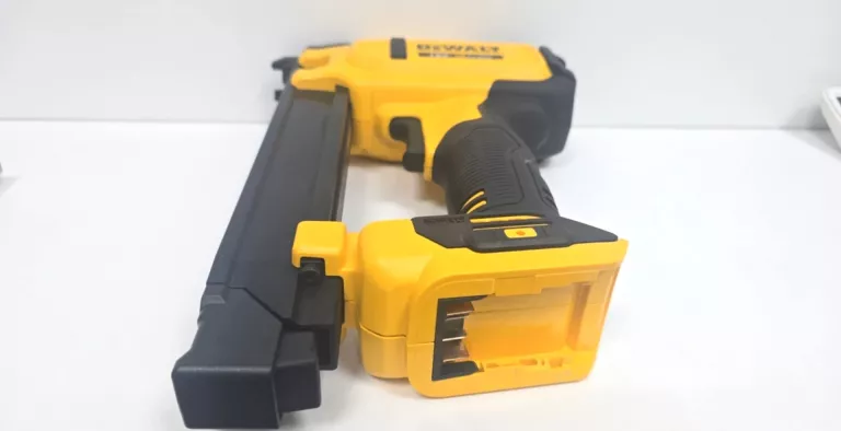 akumulatorowy-zszywacz-do-kabli-dla-elektrykow-dcn701n-dewalt-zasilanie-209202-1769478