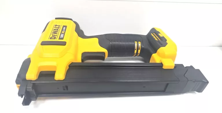 akumulatorowy-zszywacz-do-kabli-dla-elektrykow-dcn701n-dewalt-marka-248811-950256