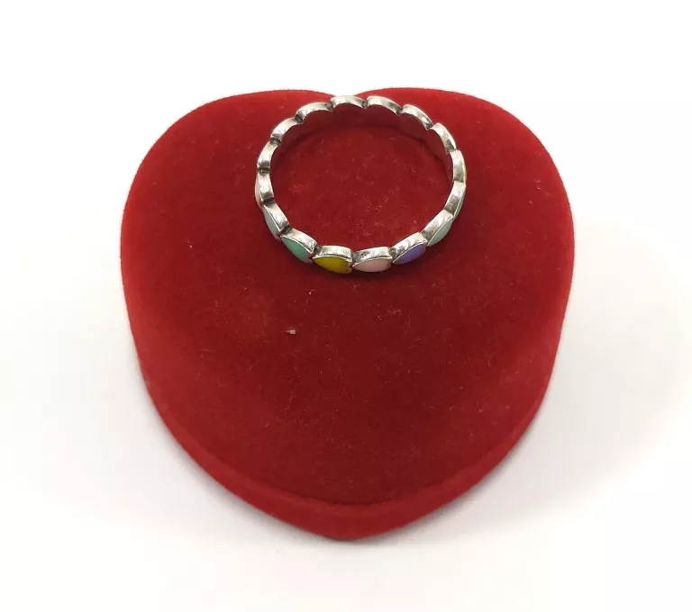 uroczy-srebrny-pierscionek-z-kolorowymi-serduszkami-p925-r13-mickiewicza-1-nidzica