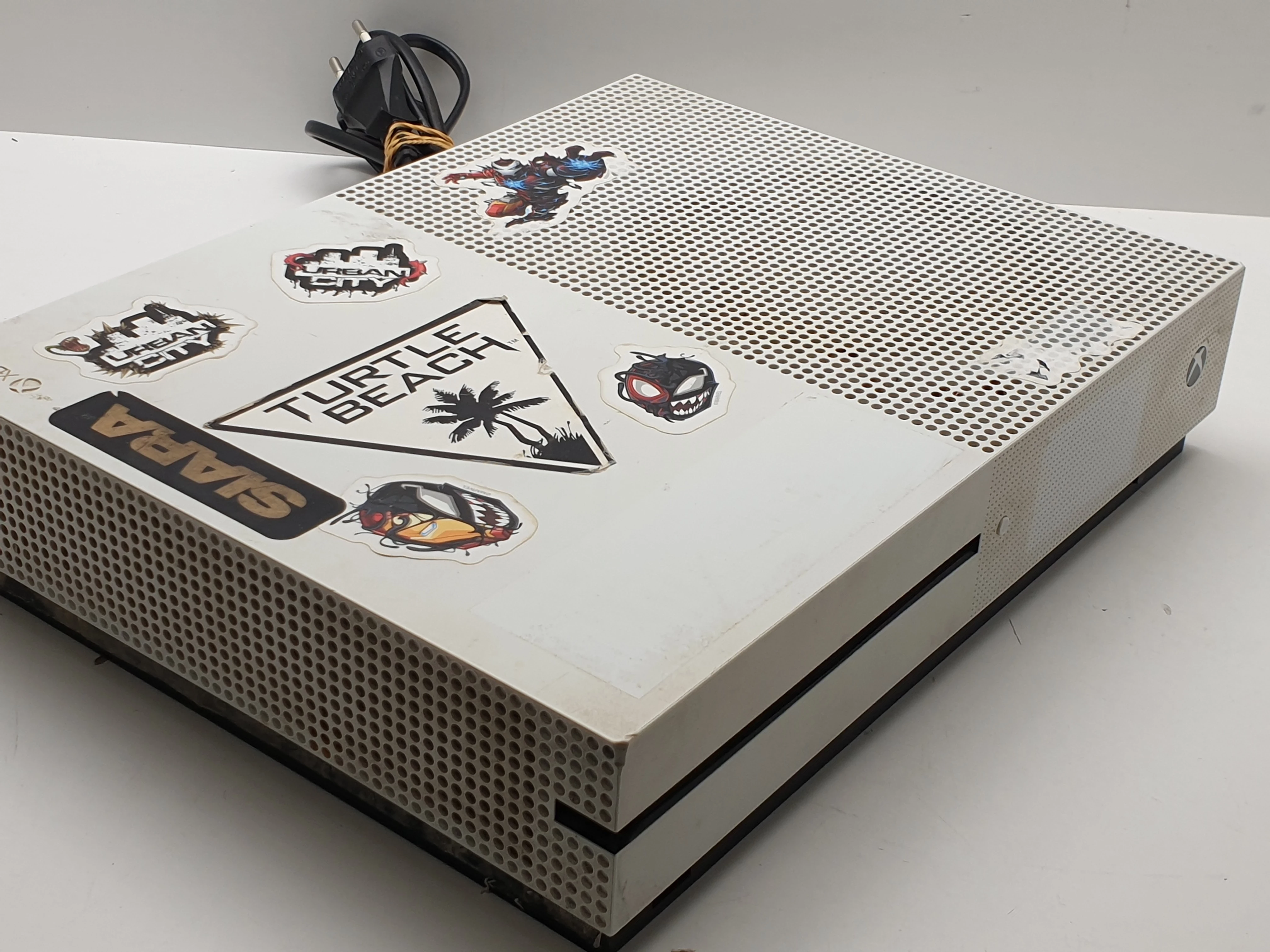 konsola-microsoft-xbox-one-s-model-1681-500-gb-liczba-kontrolerow-w-zestawie-205994-225550