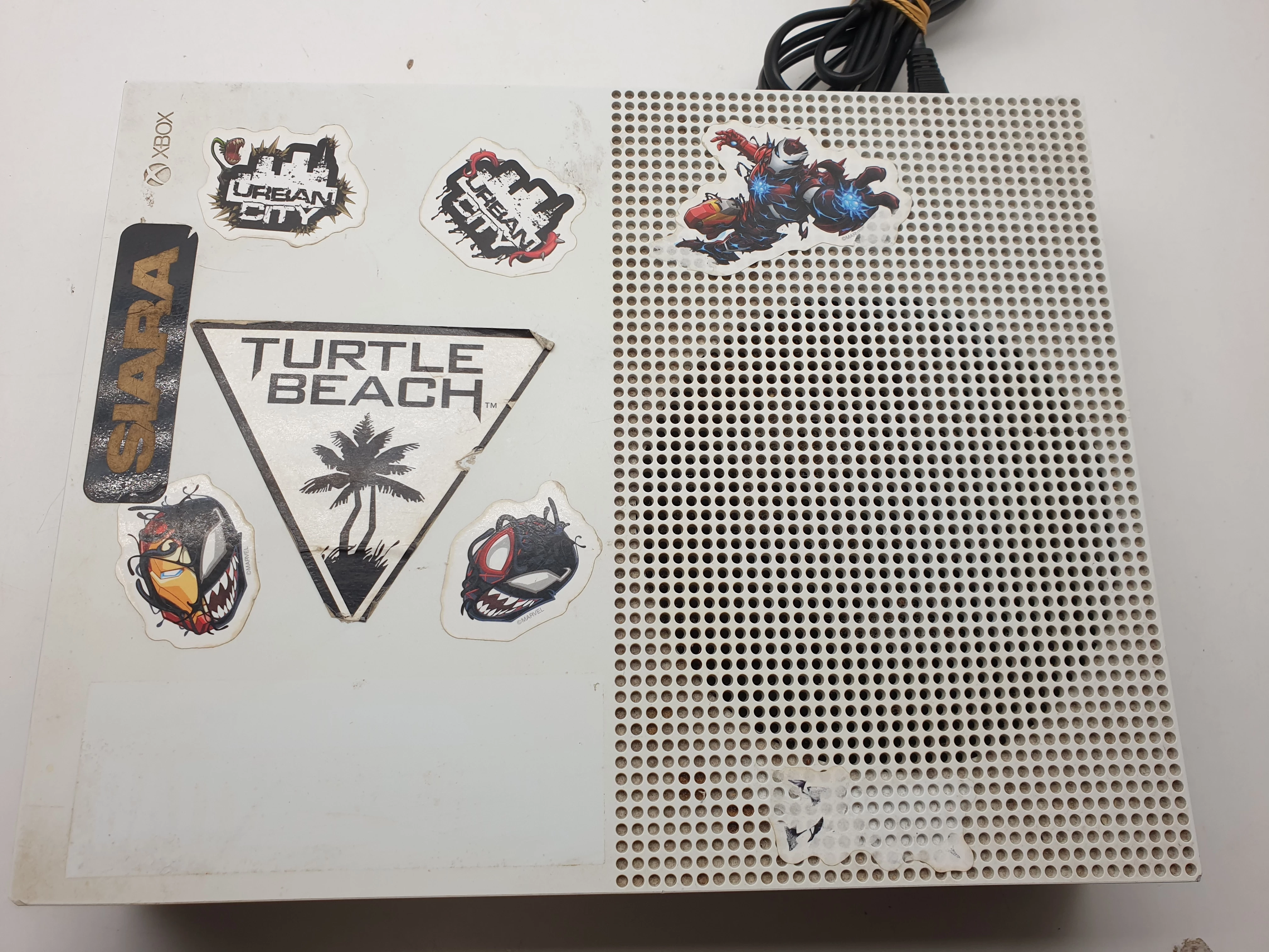 konsola-microsoft-xbox-one-s-model-1681-500-gb-gry-w-zestawie-205998-225574