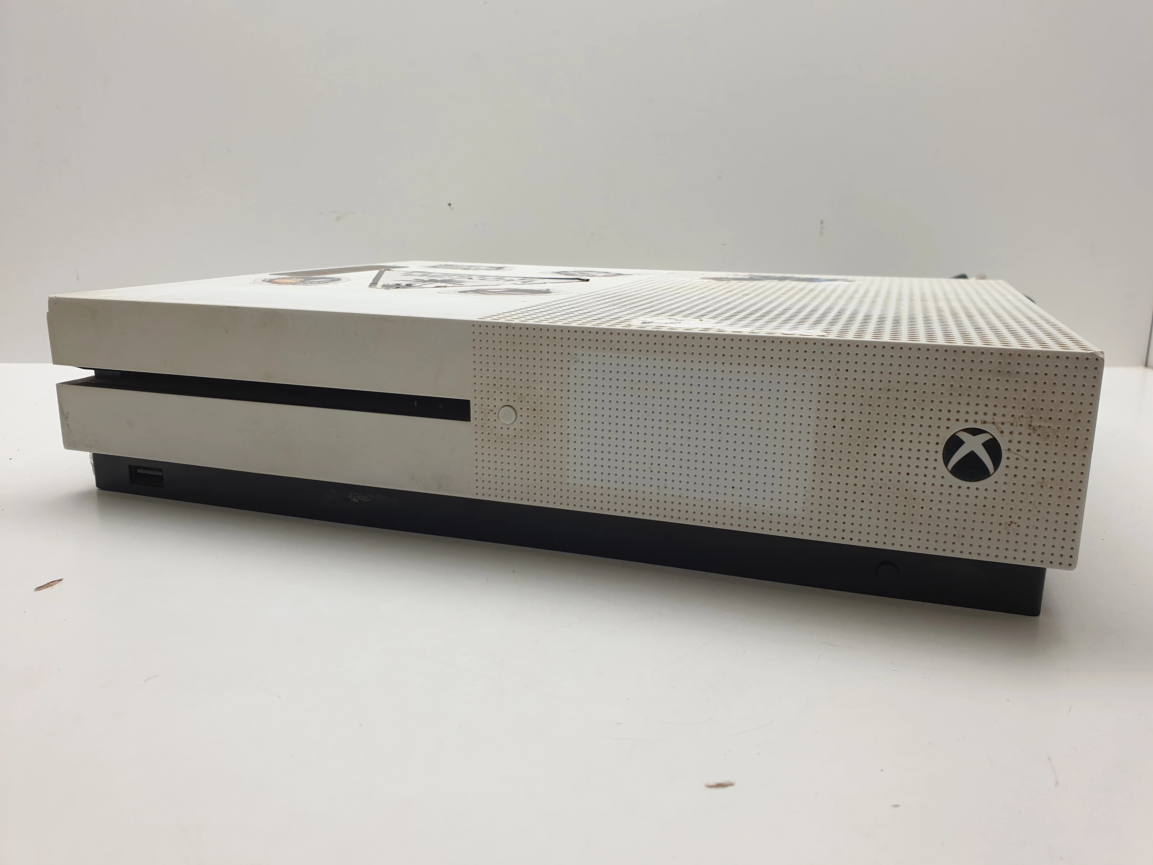 konsola-microsoft-xbox-one-s-model-1681-500-gb-dysk-wbudowana-pamiec-5179-51