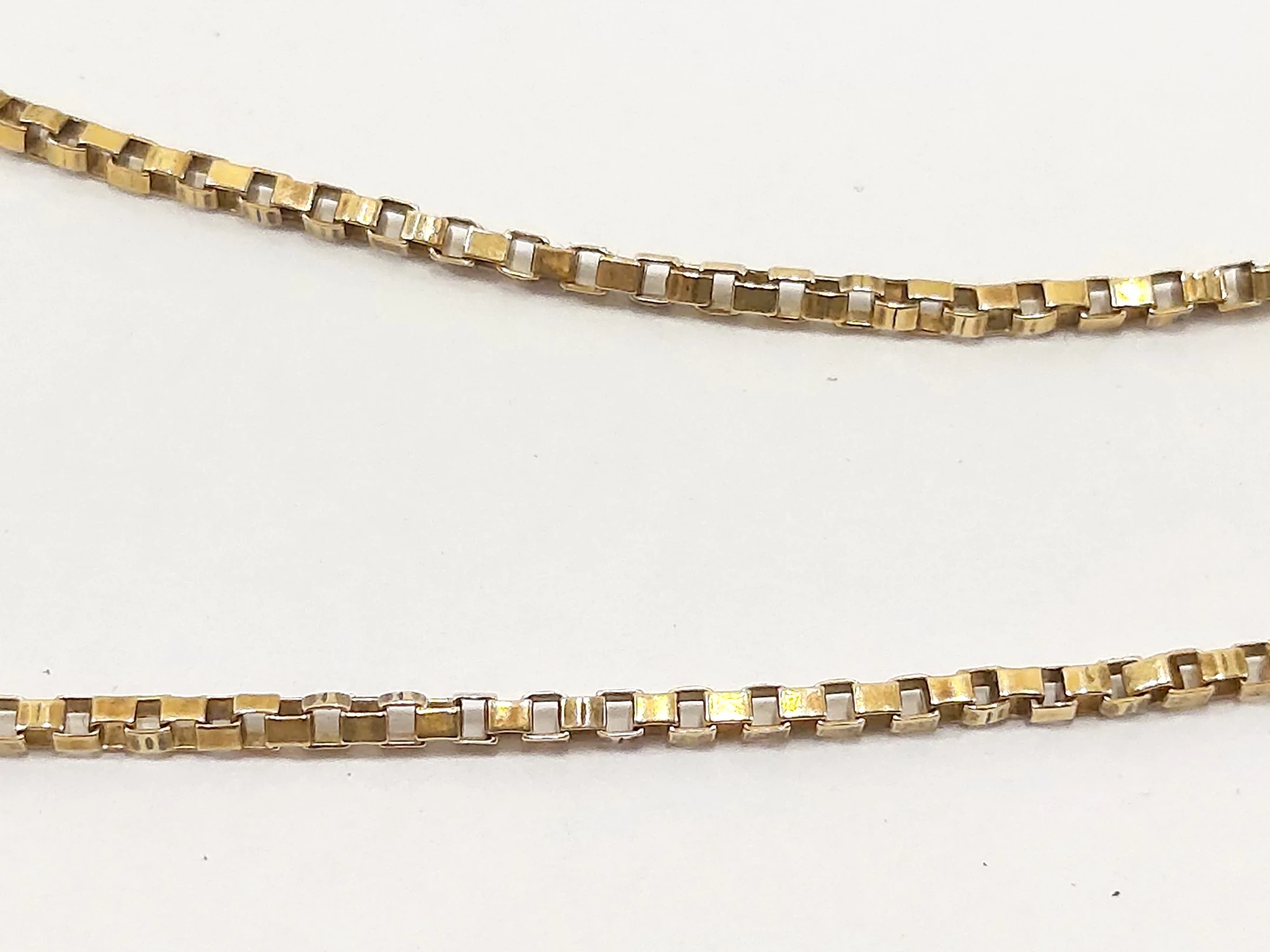 nietuzinkowy-zloty-lancuszek-p750-dl58cm-material-dominujacy-223721-131072