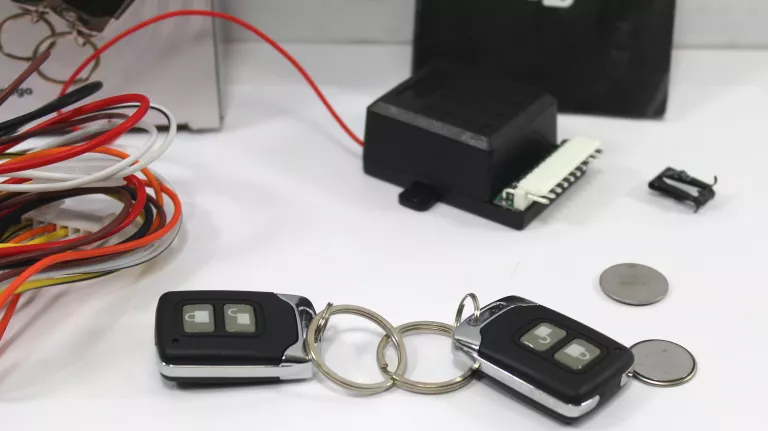 sterownik-zamka-centralnego-uniwersalny-blow-26-111-stan-11323-2