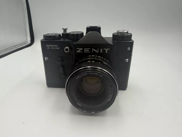 aparat-analogowy-zenit-ttl-model-zenit-ttl-radziecka-lustrzanka