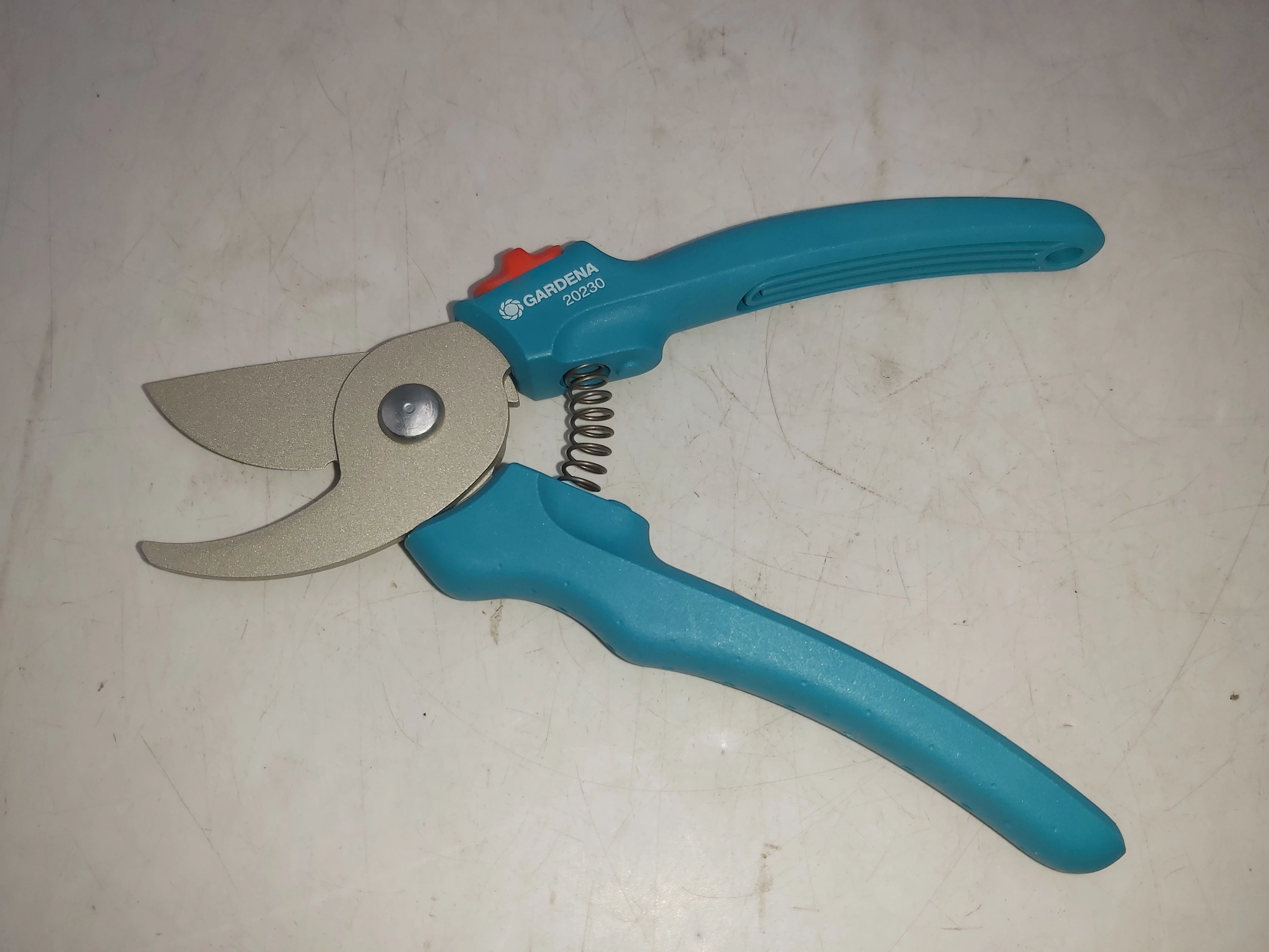 sekator-gardena-easycut-20230-ean-gtin-4066407022294