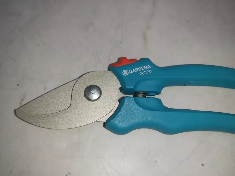 sekator-gardena-easycut-20230-zasilanie-209566-1769021