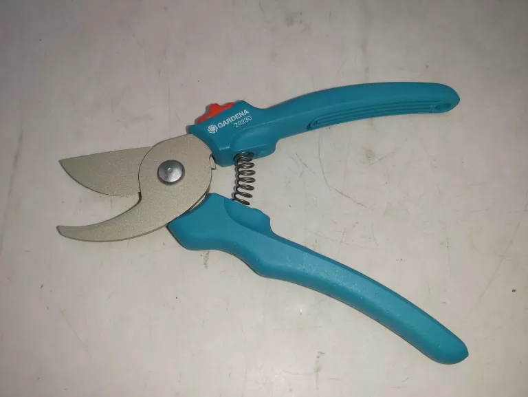 sekator-gardena-easycut-20230-ean-gtin-4066407022294