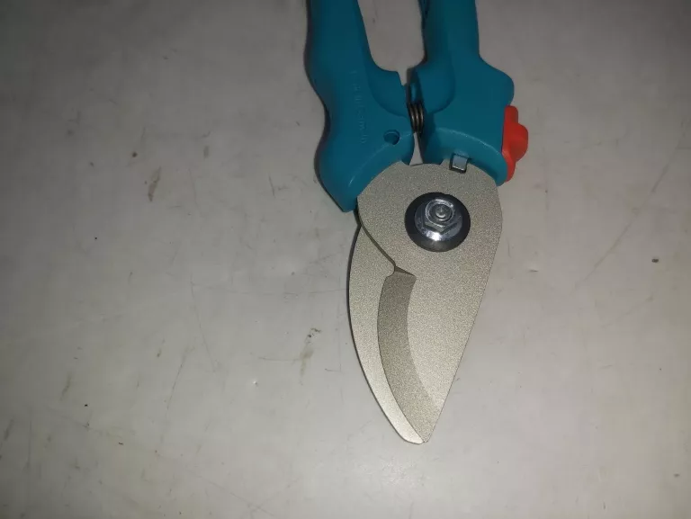 sekator-gardena-easycut-20230-stan-11323-2