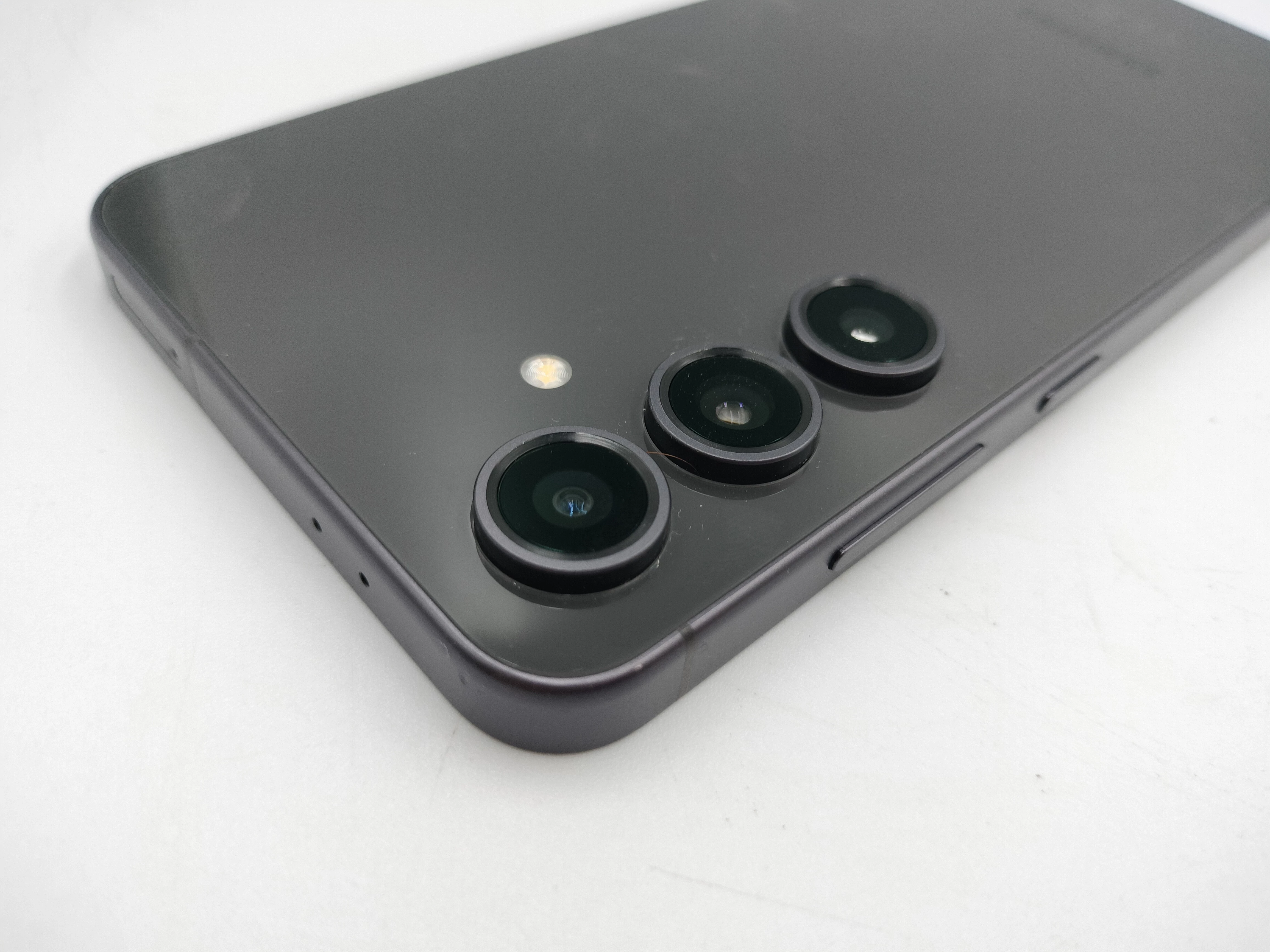 telefon-samsung-galaxy-s24-fe-128gb-czarny-opis-stan-11323-2