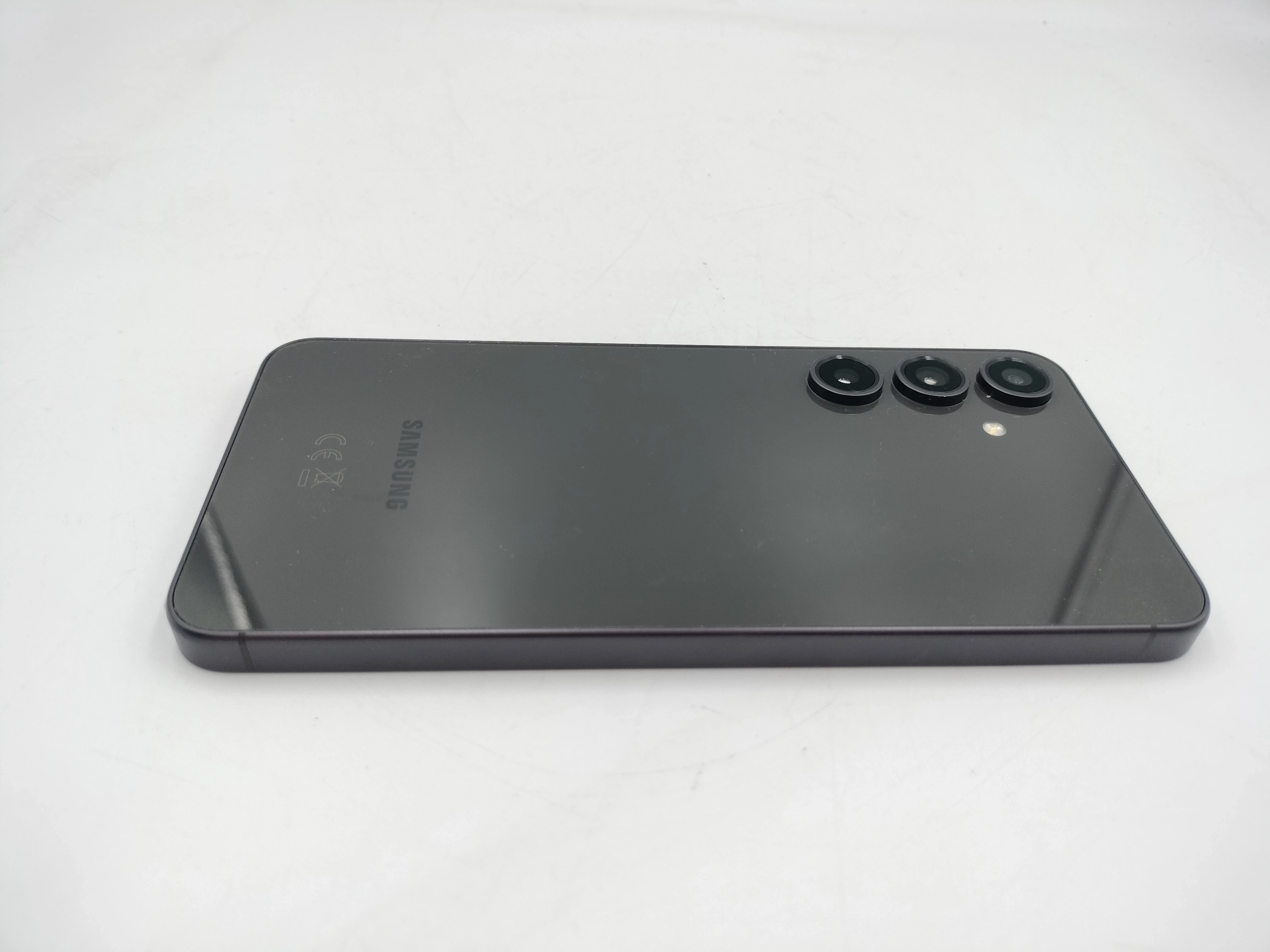 telefon-samsung-galaxy-s24-fe-128gb-czarny-opis-pojemnosc-akumulatora-4700