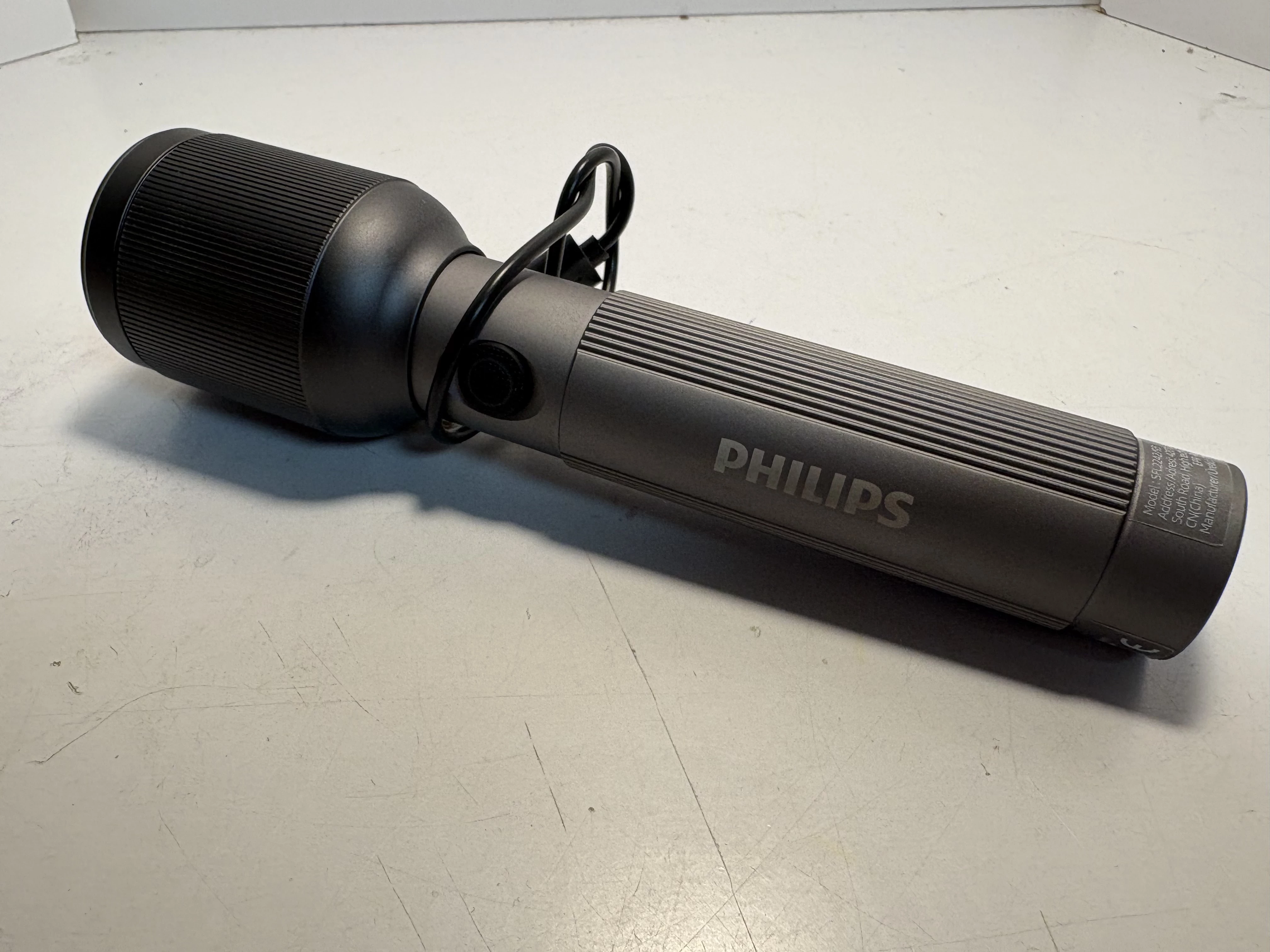 latarka-akumulatorowa-philips-sfl2141-650lm-zoom-300m-aluminiowa-obudowa-stan-11323-2