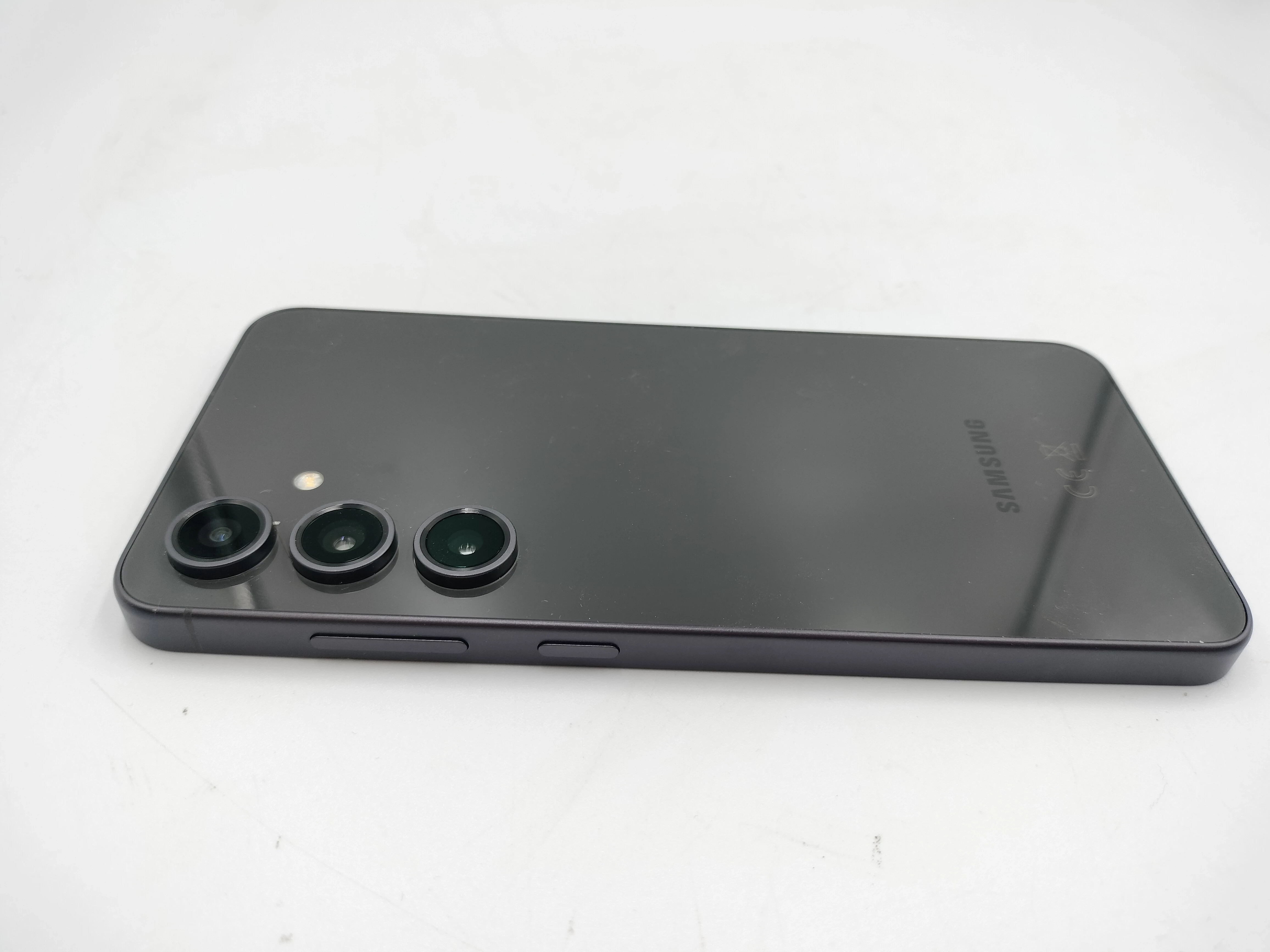 telefon-samsung-galaxy-s24-fe-128gb-czarny-opis-system-operacyjny-4388-1