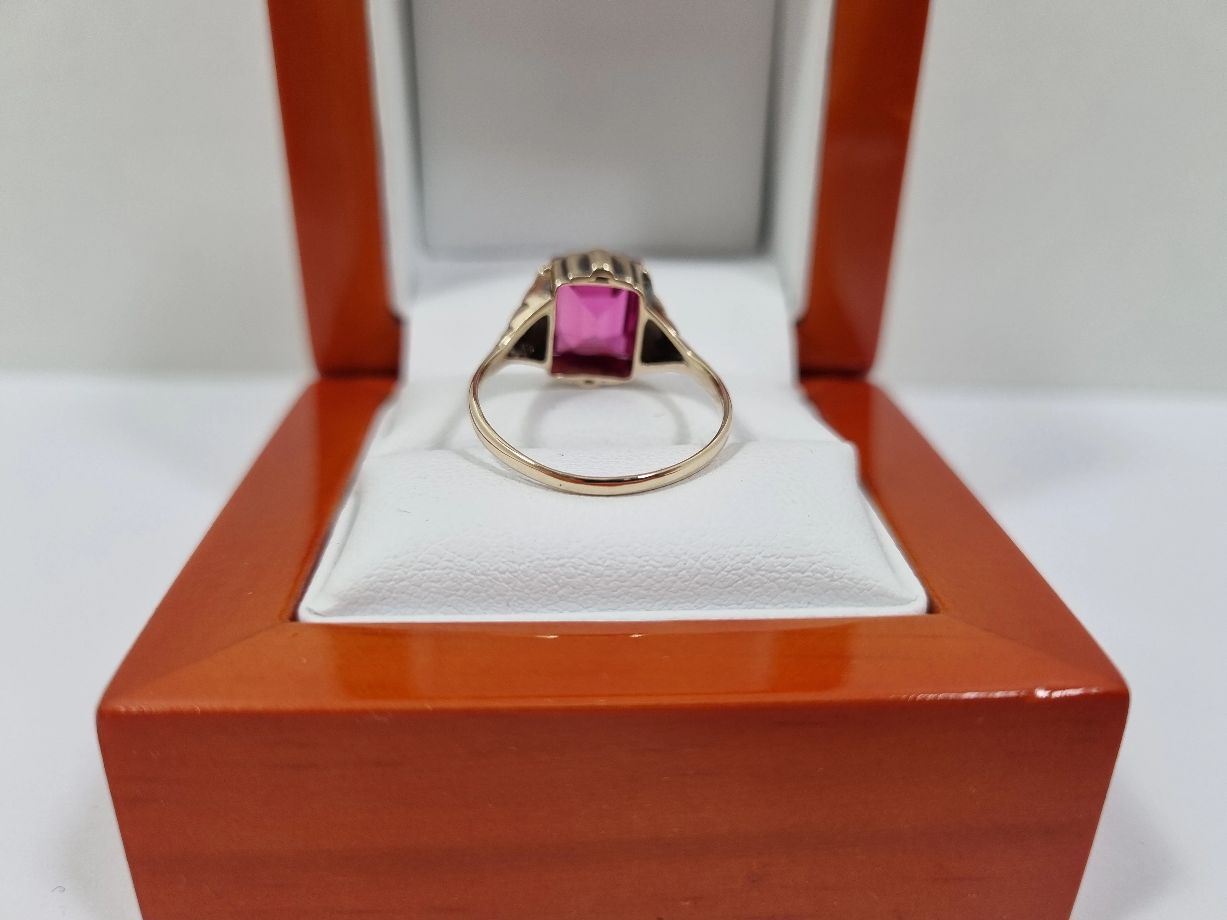 zloty-pierscionek-z-kamieniem-585-324g-r16-waga-672