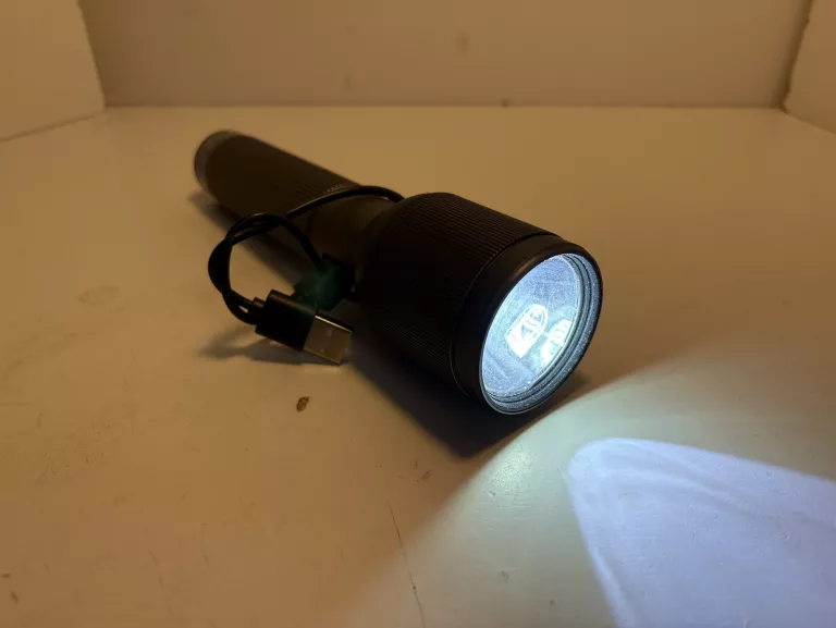 latarka-akumulatorowa-philips-sfl2141-650lm-zoom-300m-aluminiowa-obudowa-ean-gtin-4895229170896