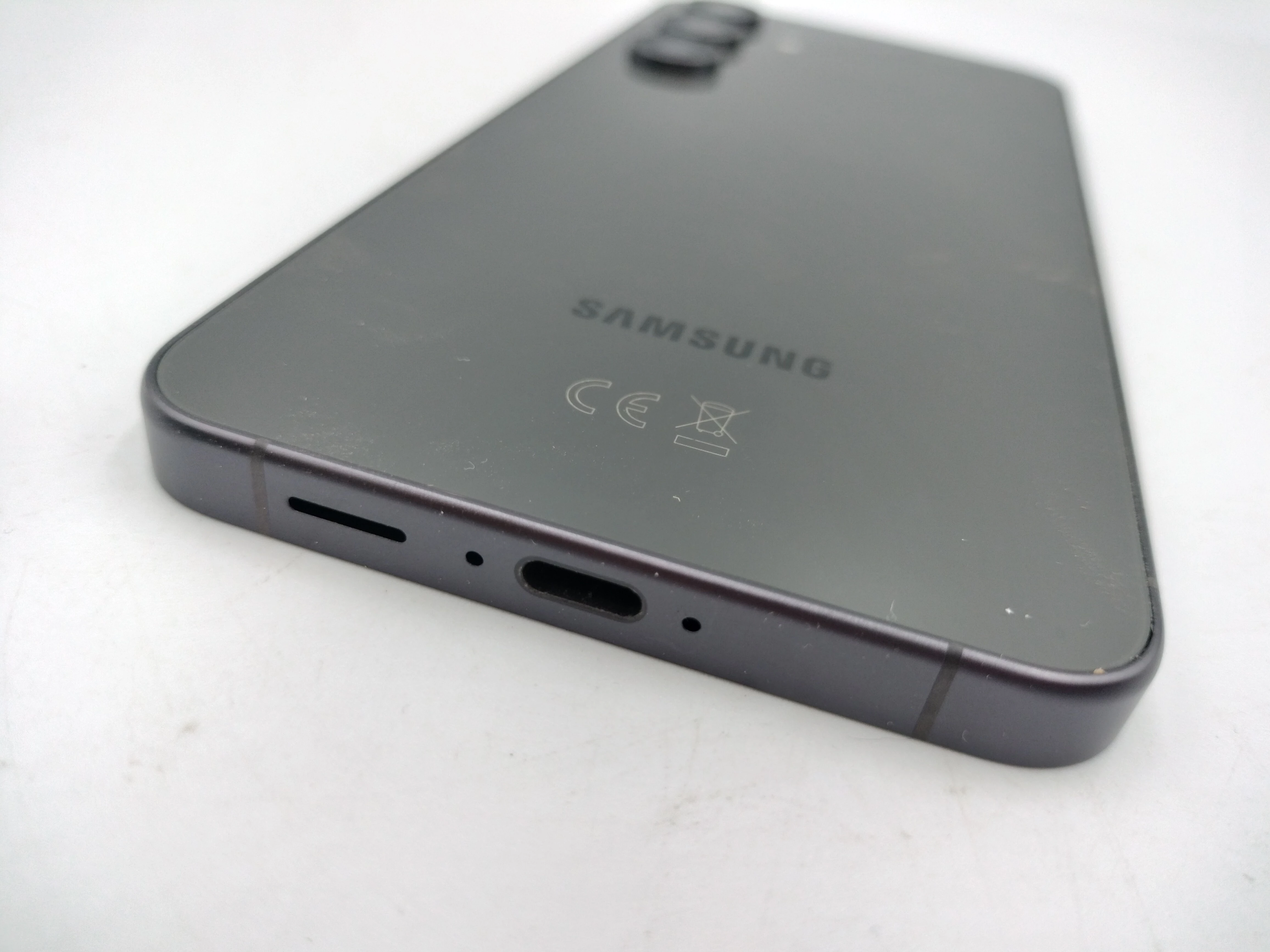 telefon-samsung-galaxy-s24-fe-128gb-czarny-opis-kod-producenta-sm-s721bzkdeue