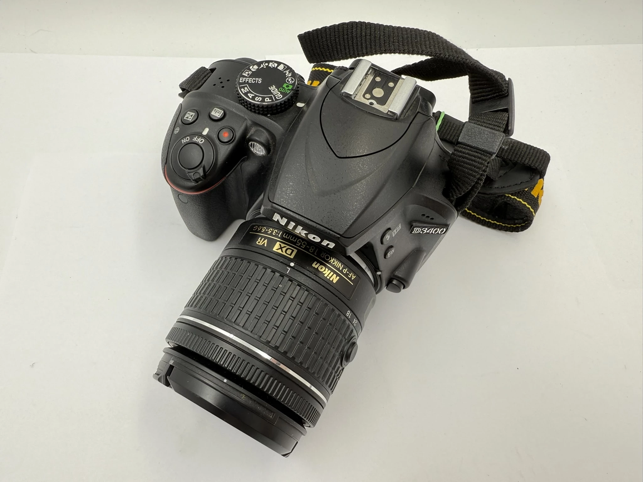 aparat-nikon-d3400-obiektyw-nikkor-18-55mm-pudelko-ean-gtin-0018208956579