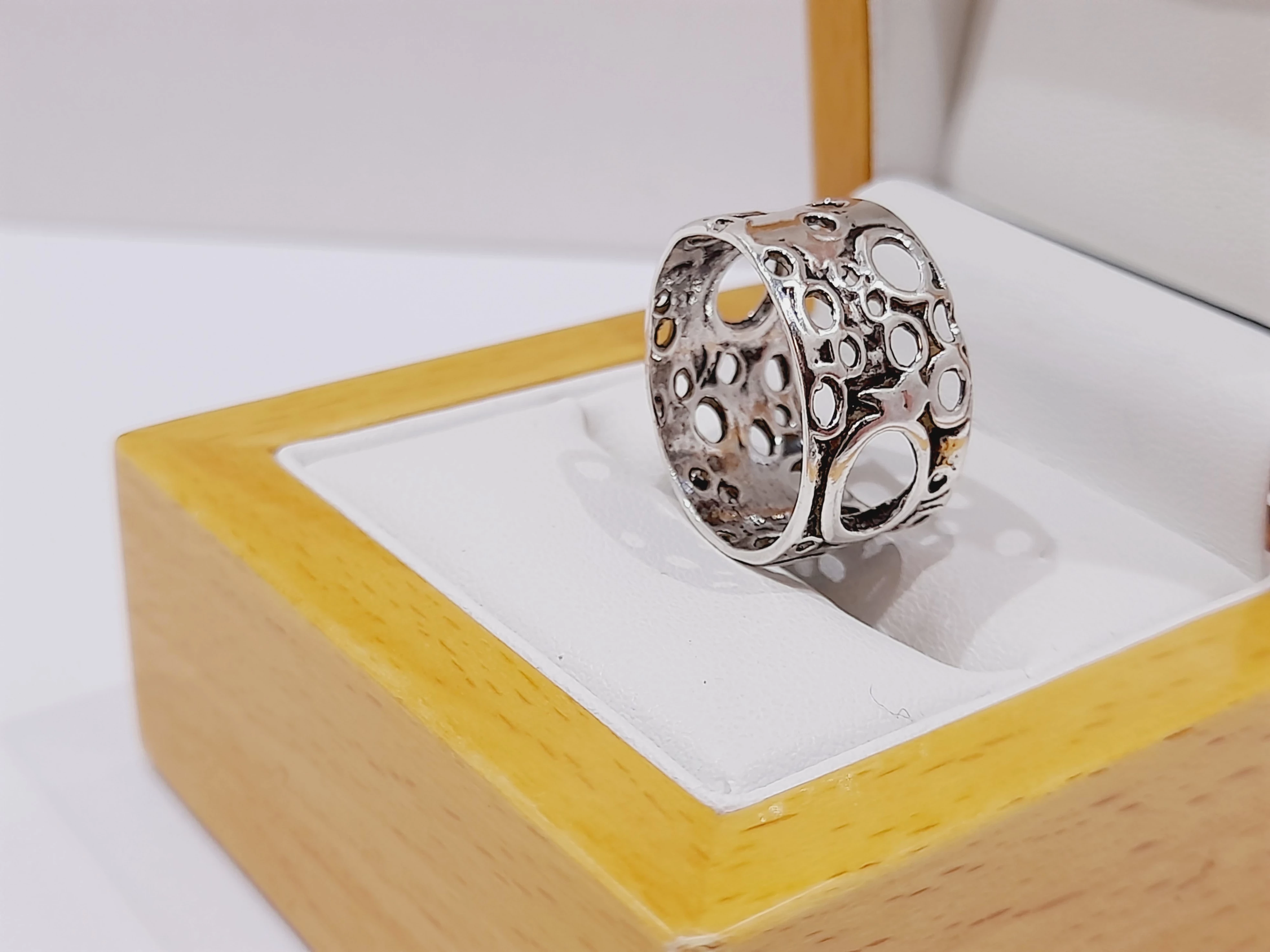 srebro-wyrob-jubilerski-piekny-srebrny-pierscionek-budziszynska-107d-sj-wroclaw