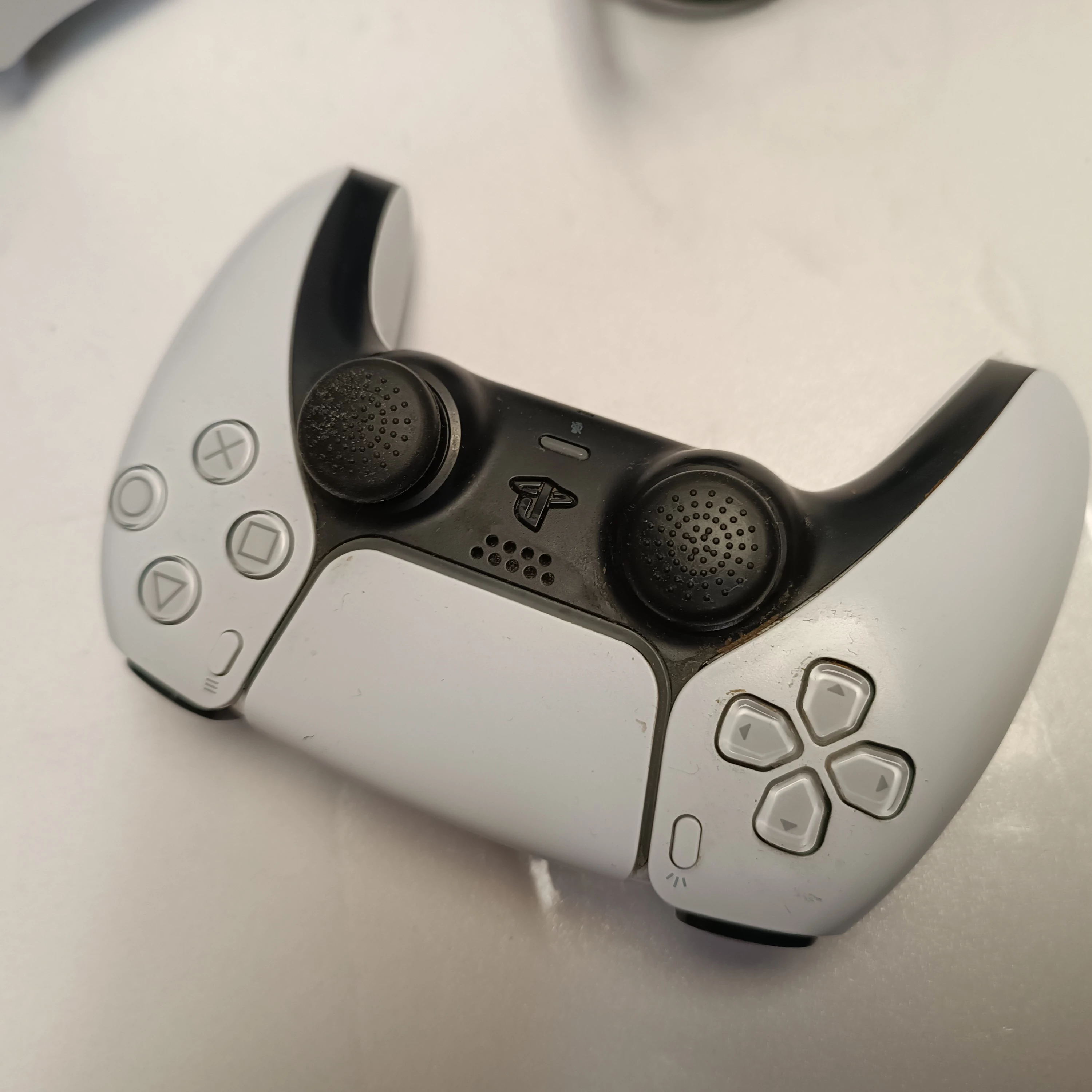 konsola-sony-playstation-5-cfi-1116a-z-napedem-pad-ean-gtin-711719396604